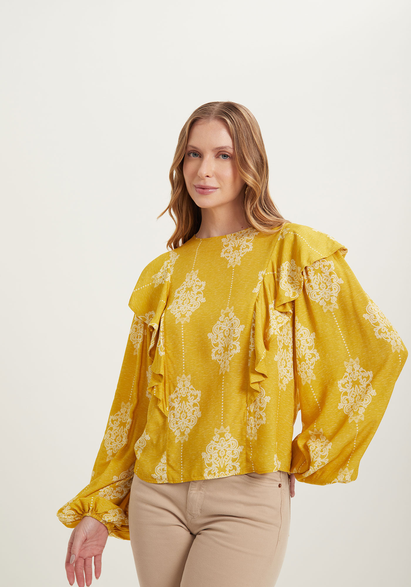 Blusa De Mangas Amplas Em Viscose Com Babados, , large.