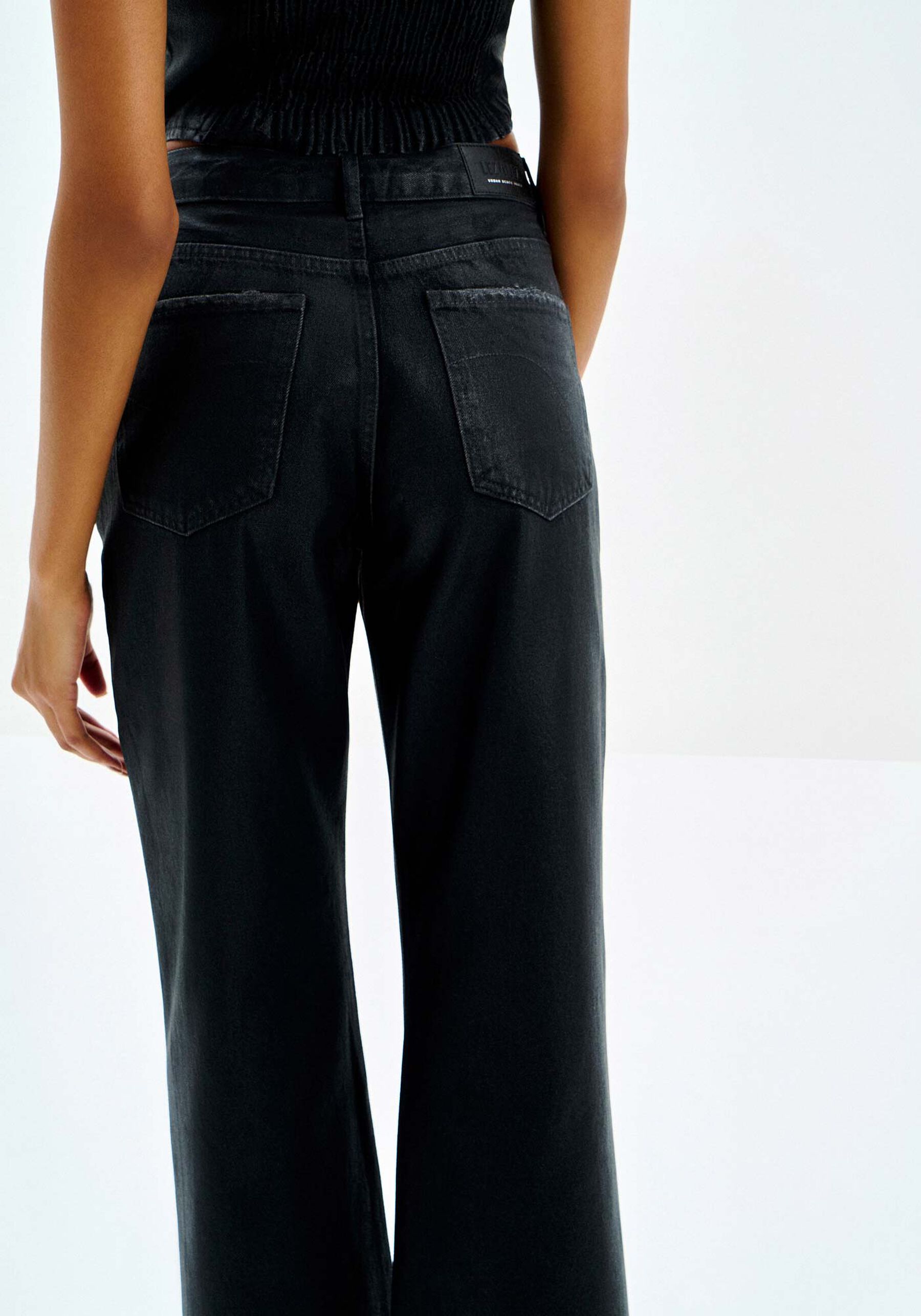 Calça Jeans Gloss Reta Cintura Alta com Ilhós, . Calça Jeans Gloss Reta Cintura Alta com Ilhós, , large.