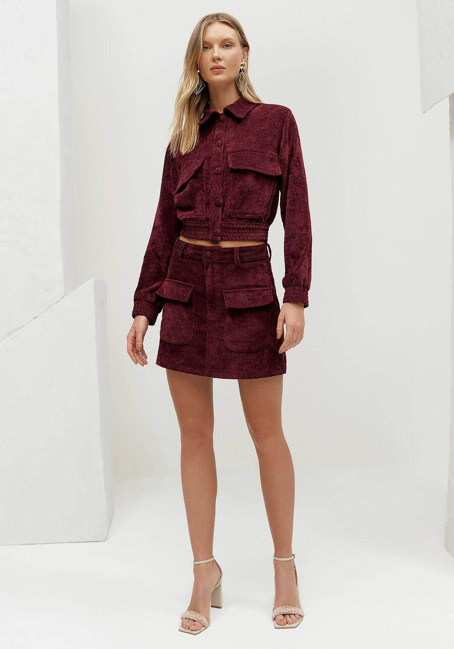 Saia Curta em Veludo com Bolso Cargo, BORDO KIR ROYALLE. Saia Curta em Veludo com Bolso Cargo, BORDO KIR ROYALLE, large.