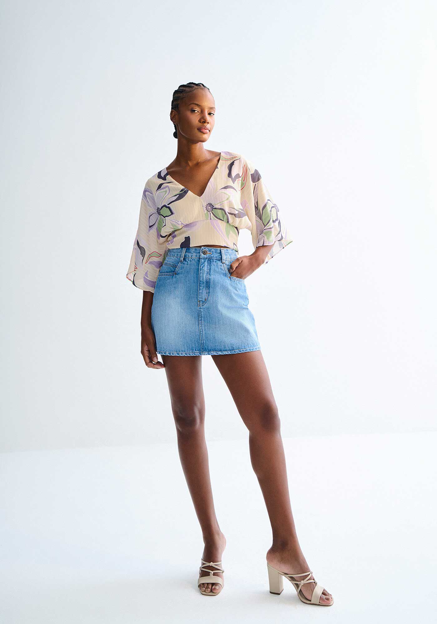 Saia Jeans Curta Cintura Alta Estonada com Bolsos, , large.