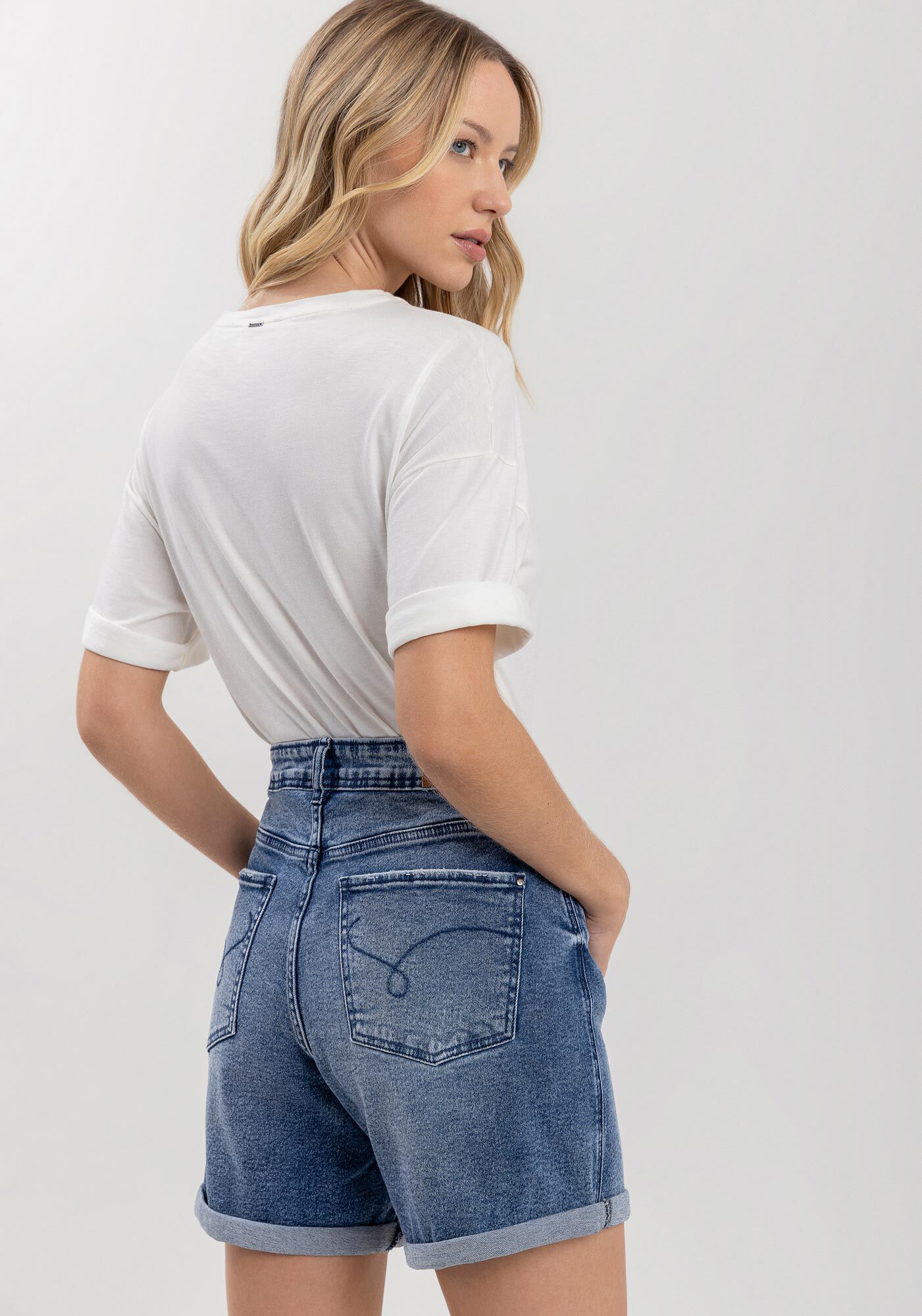 Bermuda Jeans Boyfriend Com Bolsos E Cintura M&eacute;dia, JEANS, large.