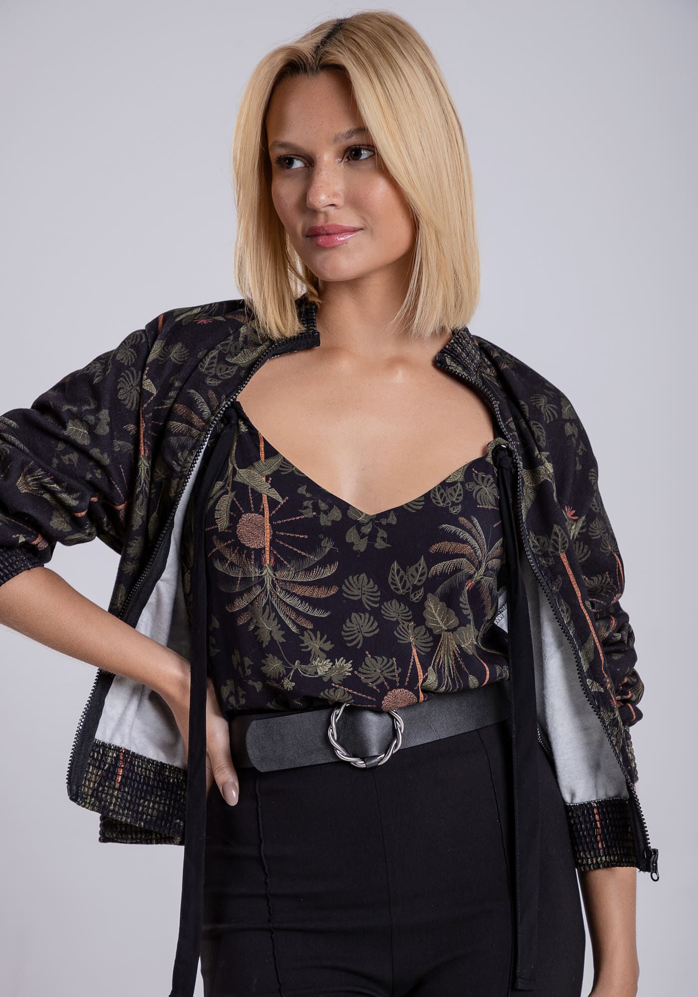 Blusa com Al&ccedil;as em Viscose Estampada, , large.