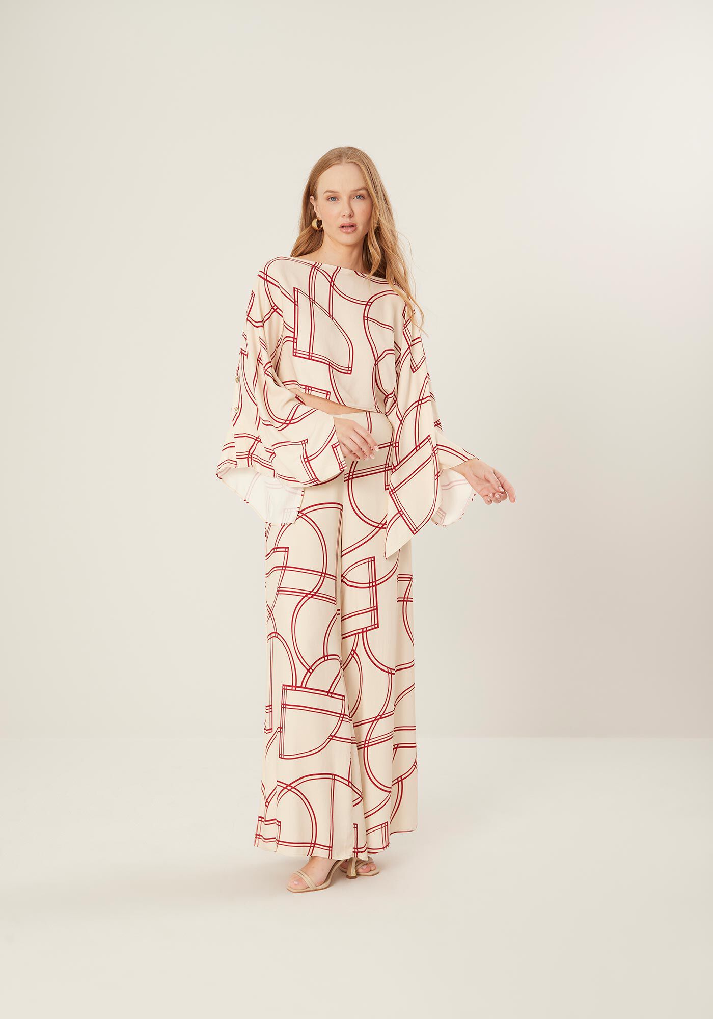 Blusa Curta Estampada Com Mangas Amplas Em Crepe De Viscose, , large.