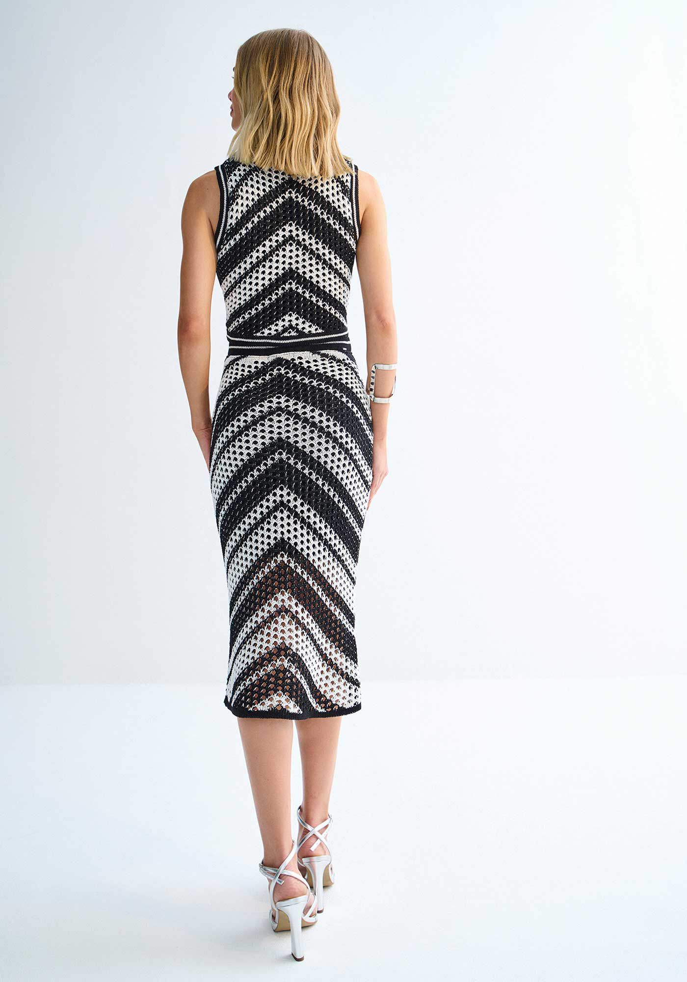 Saia Midi Reta em Tric&ocirc; Vazado Bicolor Listras, PRETO REATIVO, large.