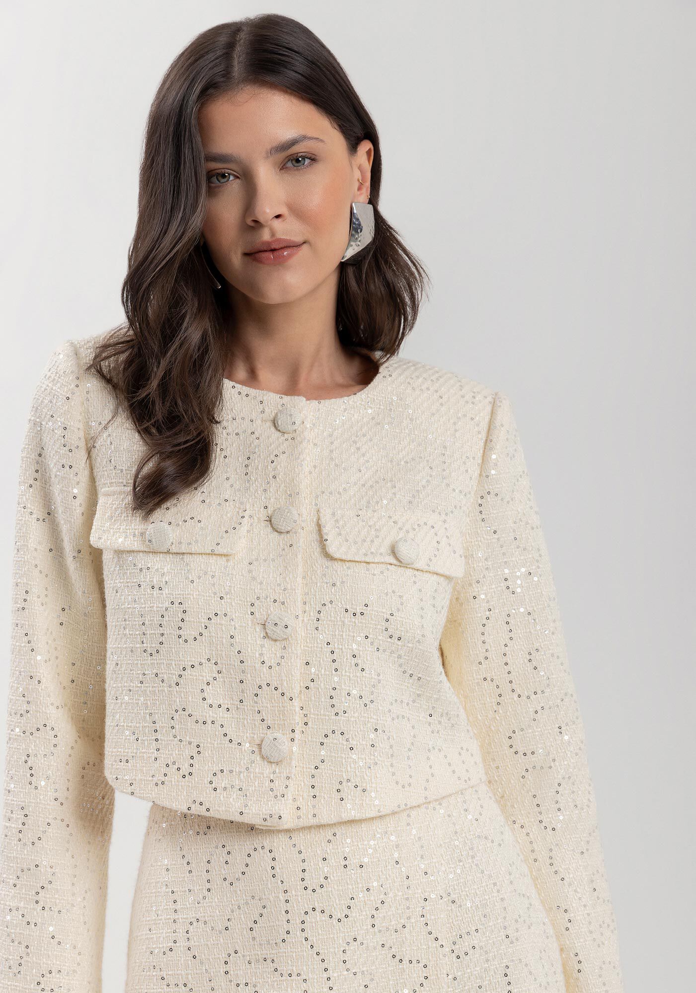 Casaco Curto Em Tweed Com Lapelas E Aplica&ccedil;&otilde;es De Paet&ecirc;, , large.