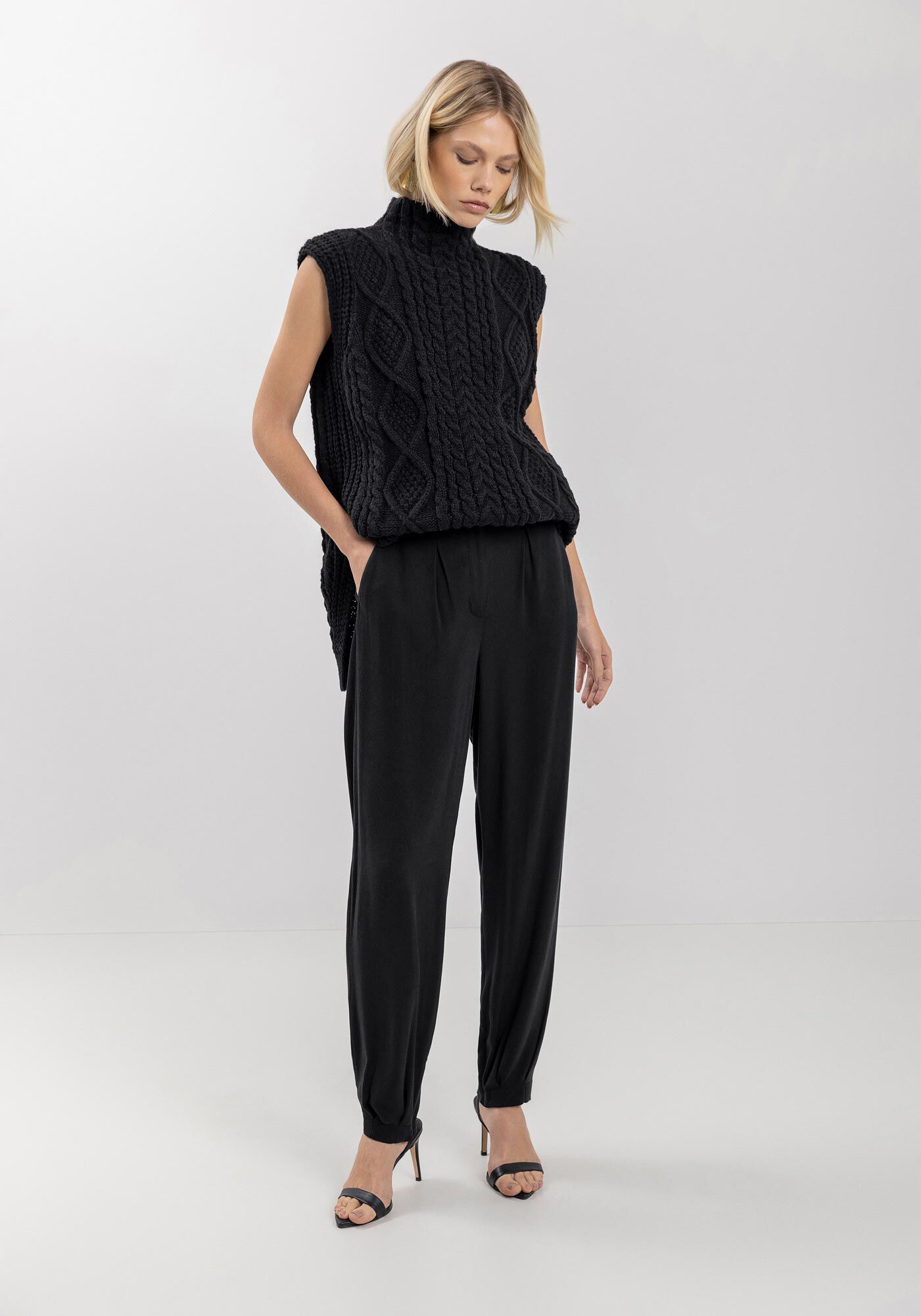 Cal&ccedil;a De Alfaiataria Com Cintura Alta Em Crepe De Viscose, PRETO, large.