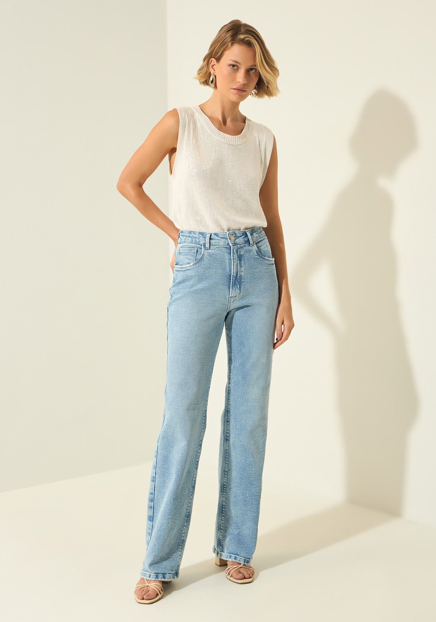 Cal&ccedil;a Reta Jeans Com Cintura Alta E Bolsos, JEANS CLARO, large.