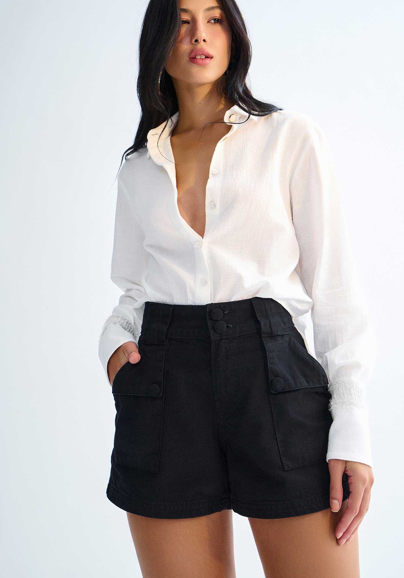 Shorts Boyfriend Cintura M&eacute;dia com Bolsos Cargo, PRETO, large.