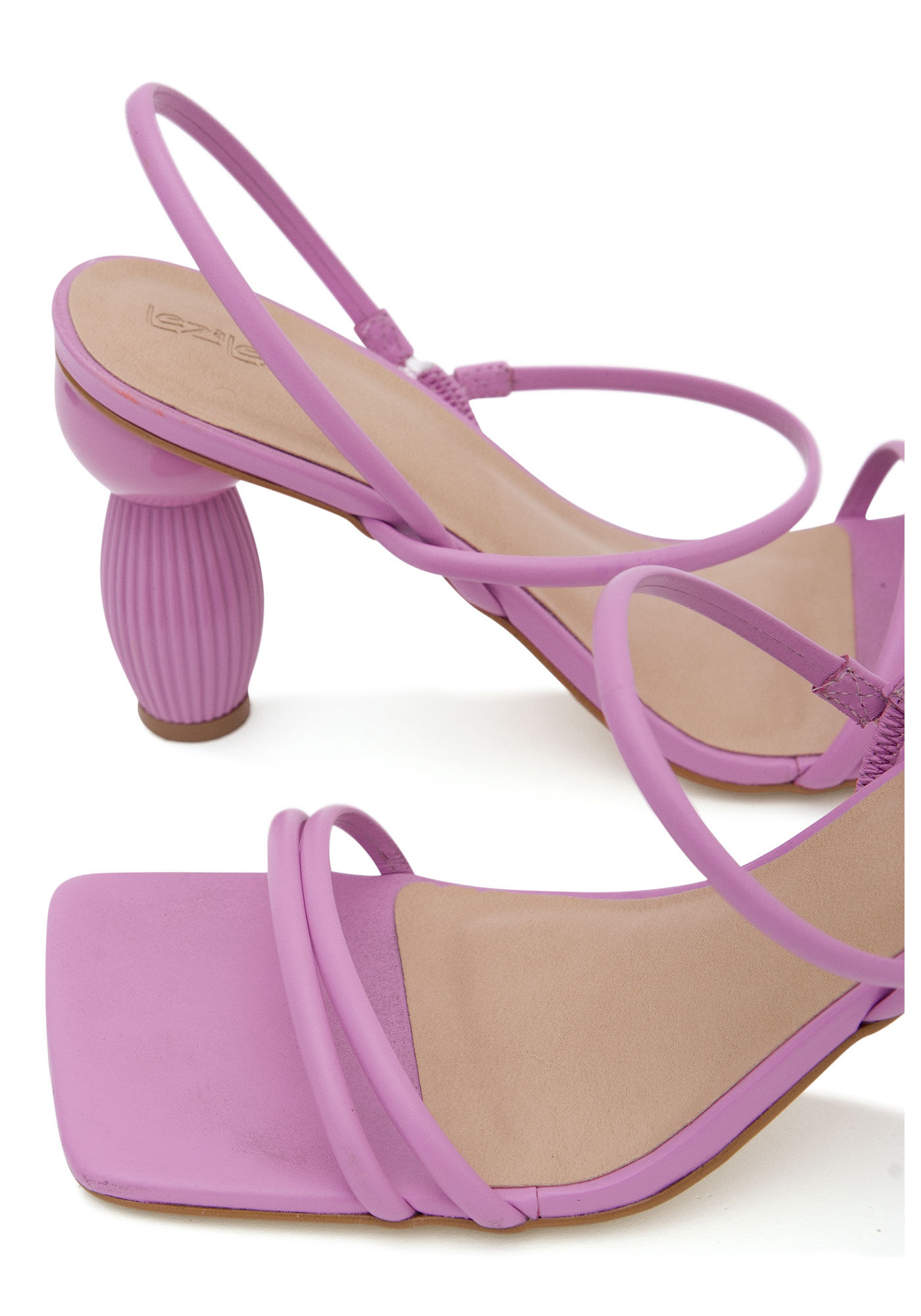 Sand&aacute;lia em Couro com Salto Bloco Geom&eacute;trico, , large.