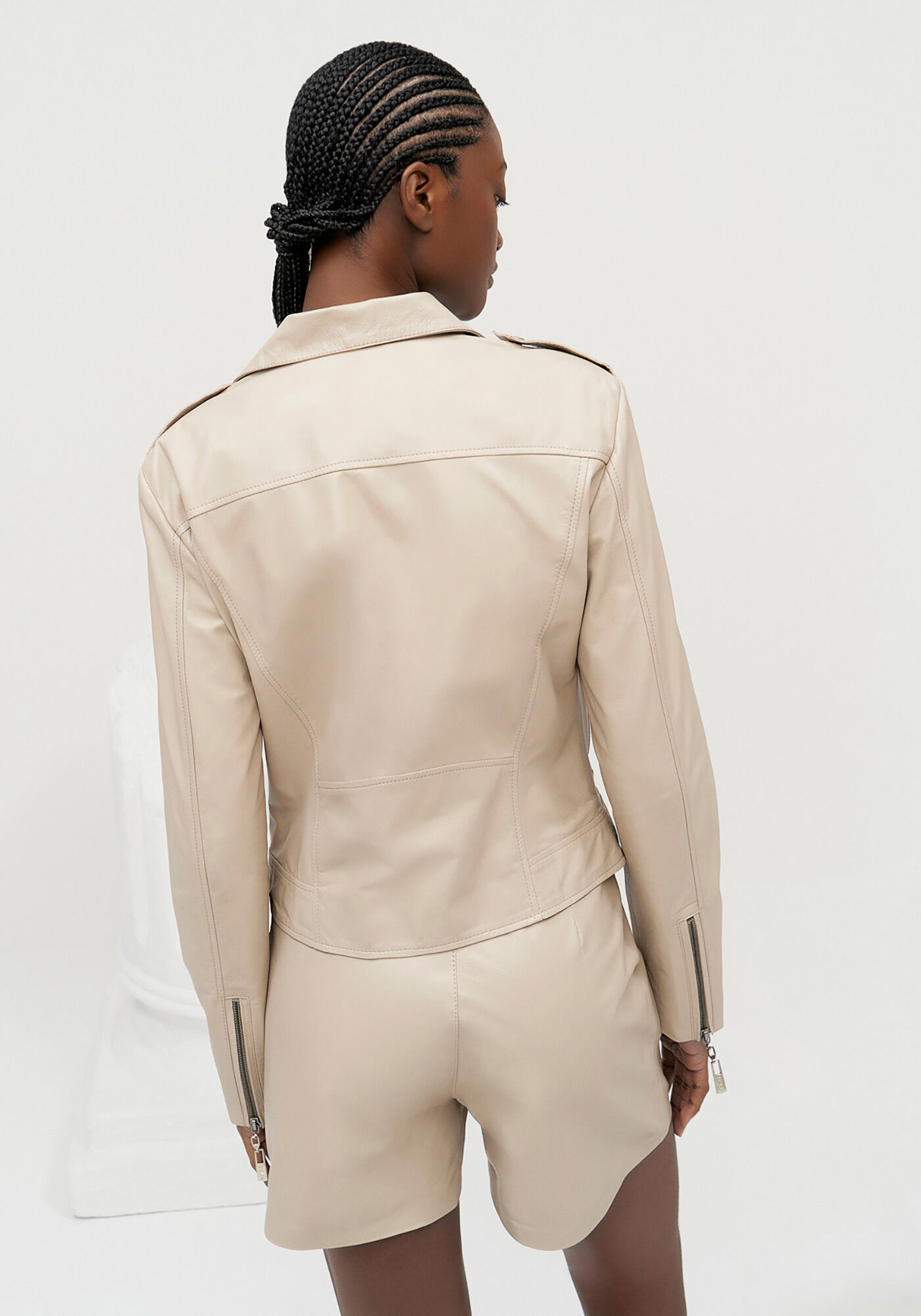 Jaqueta Biker em Couro com Z&iacute;per Diagonal, , large.