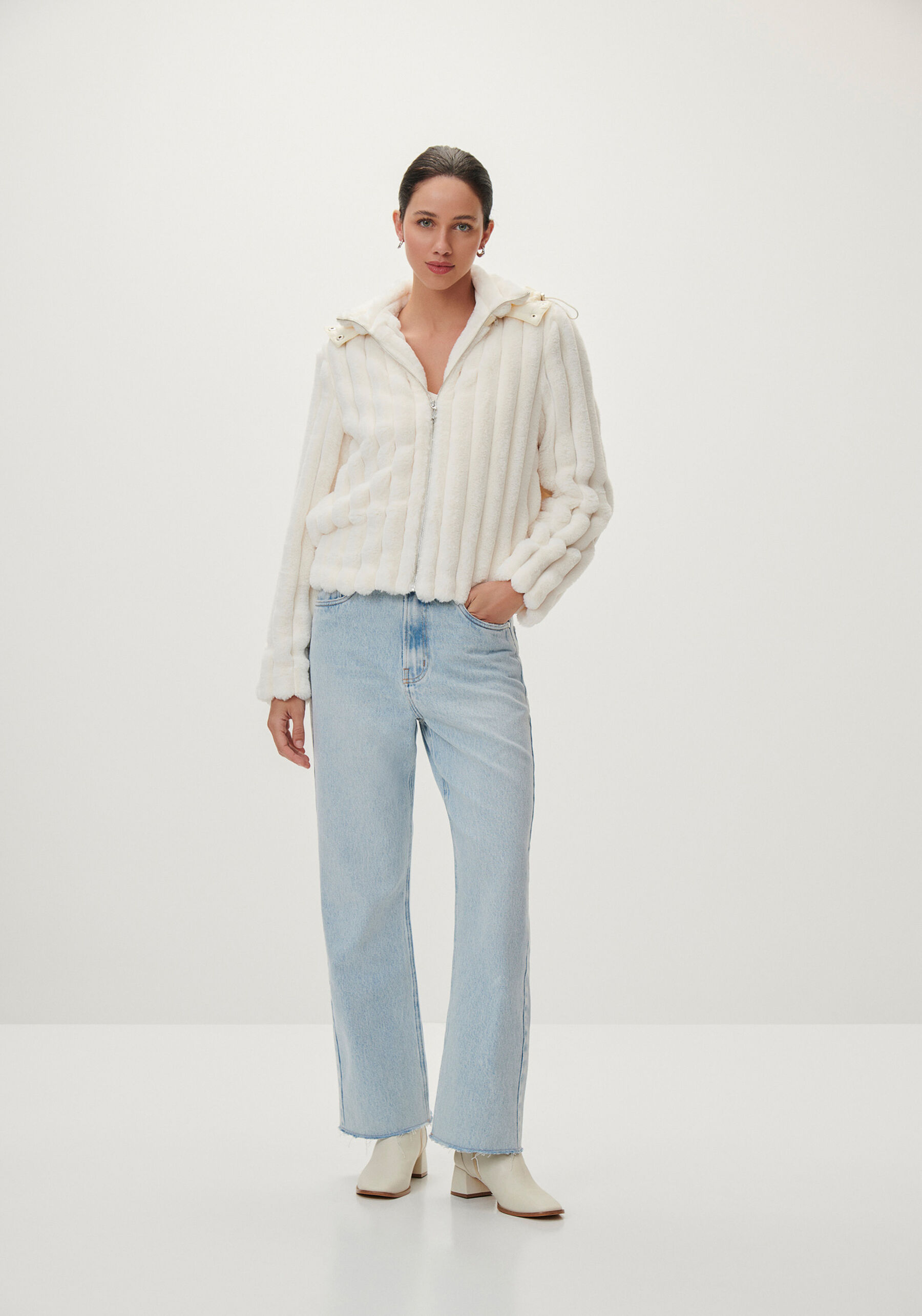 Jaqueta de Pelo com Capuz, BRANCO OFF WHITE. Jaqueta de Pelo com Capuz, BRANCO OFF WHITE, large.