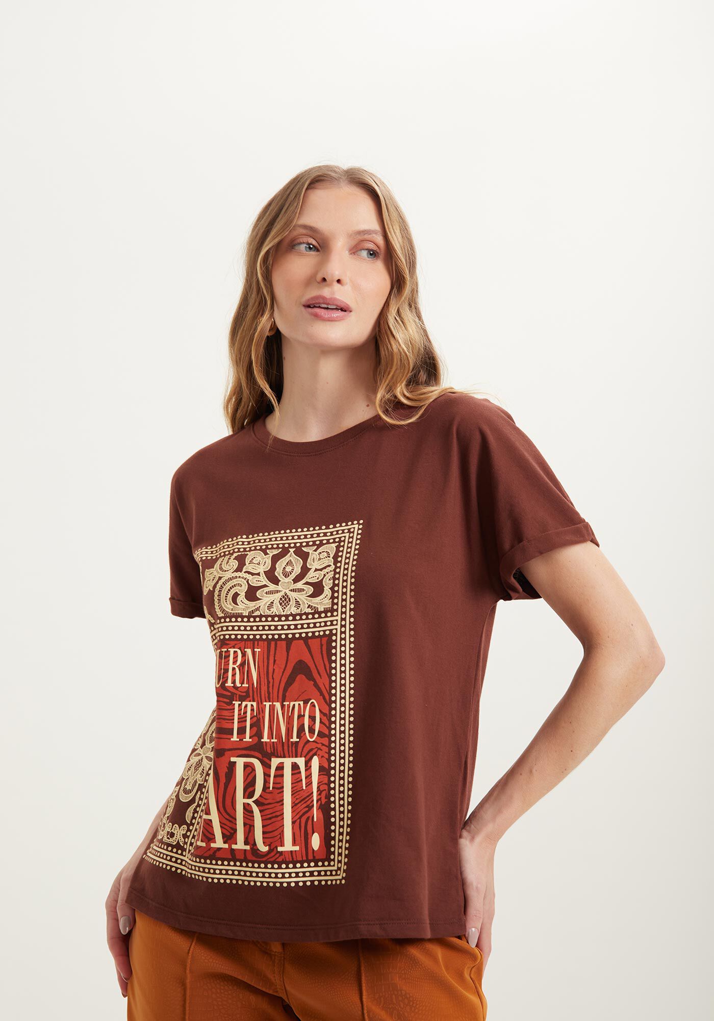 Blusa Com Estampa Frontal E Mangas Dobradas Em Malha Prime, , large.