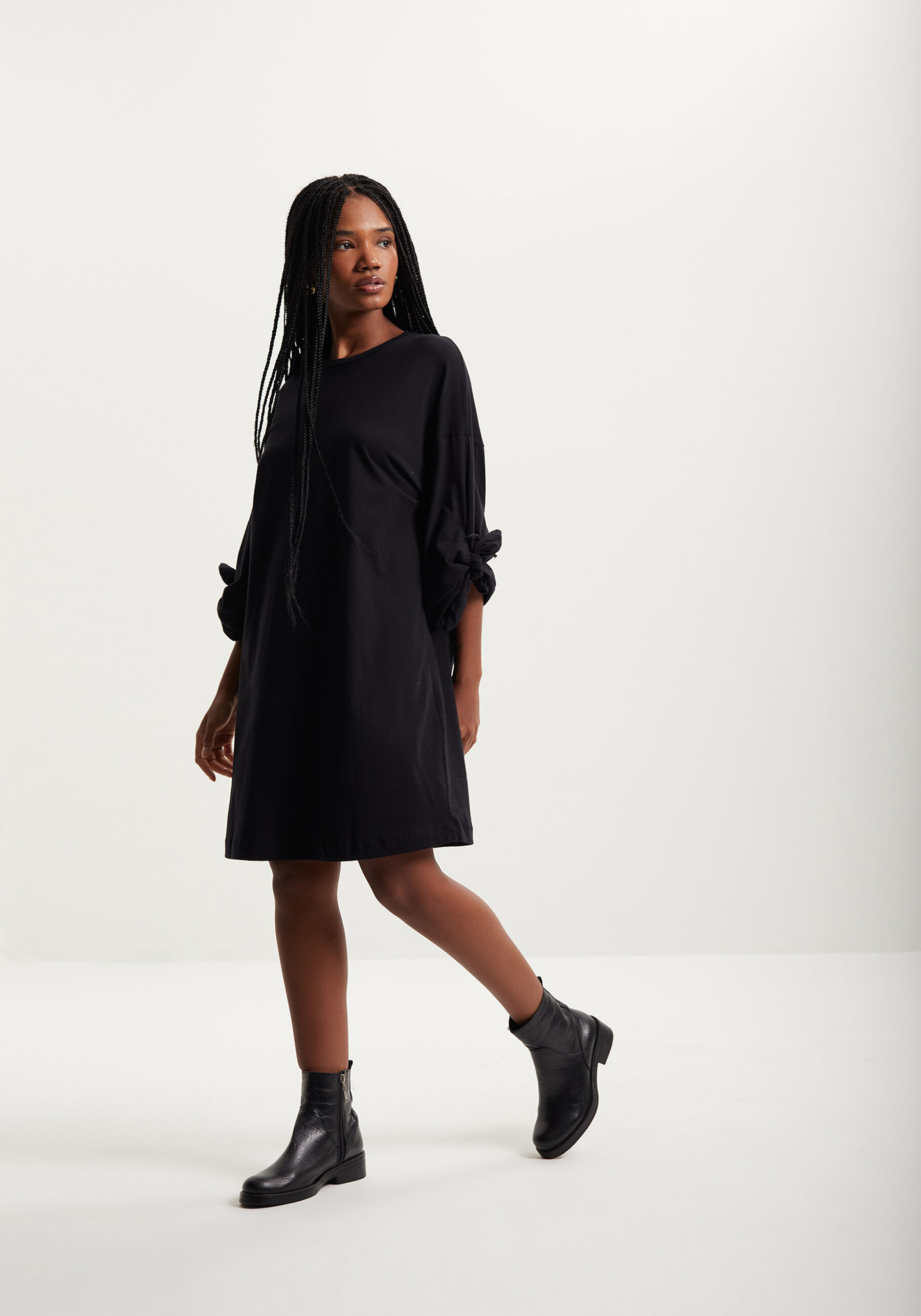 Vestido Curto Em Malha Penteada Com Mangas 3/4 E Amarrações, . Vestido Curto Em Malha Penteada Com Mangas 3/4 E Amarrações, , large.