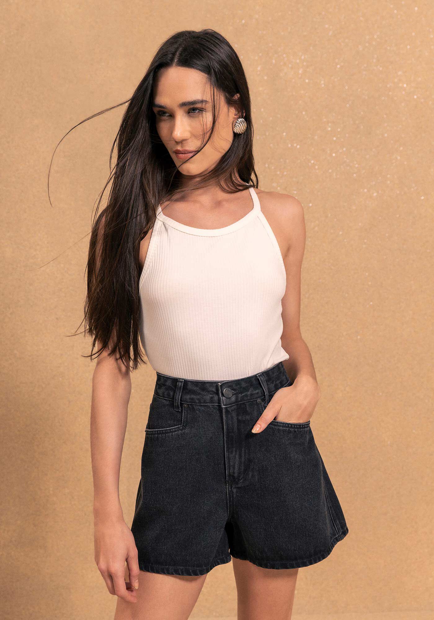 Shorts Jeans Preto Com Cintura M&eacute;dia E Bolsos, PRETO, large.