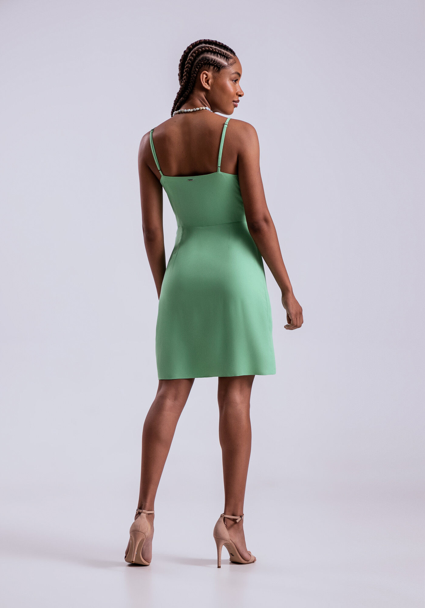 Vestido Curto Transpassado com Pregas Lez a Lez