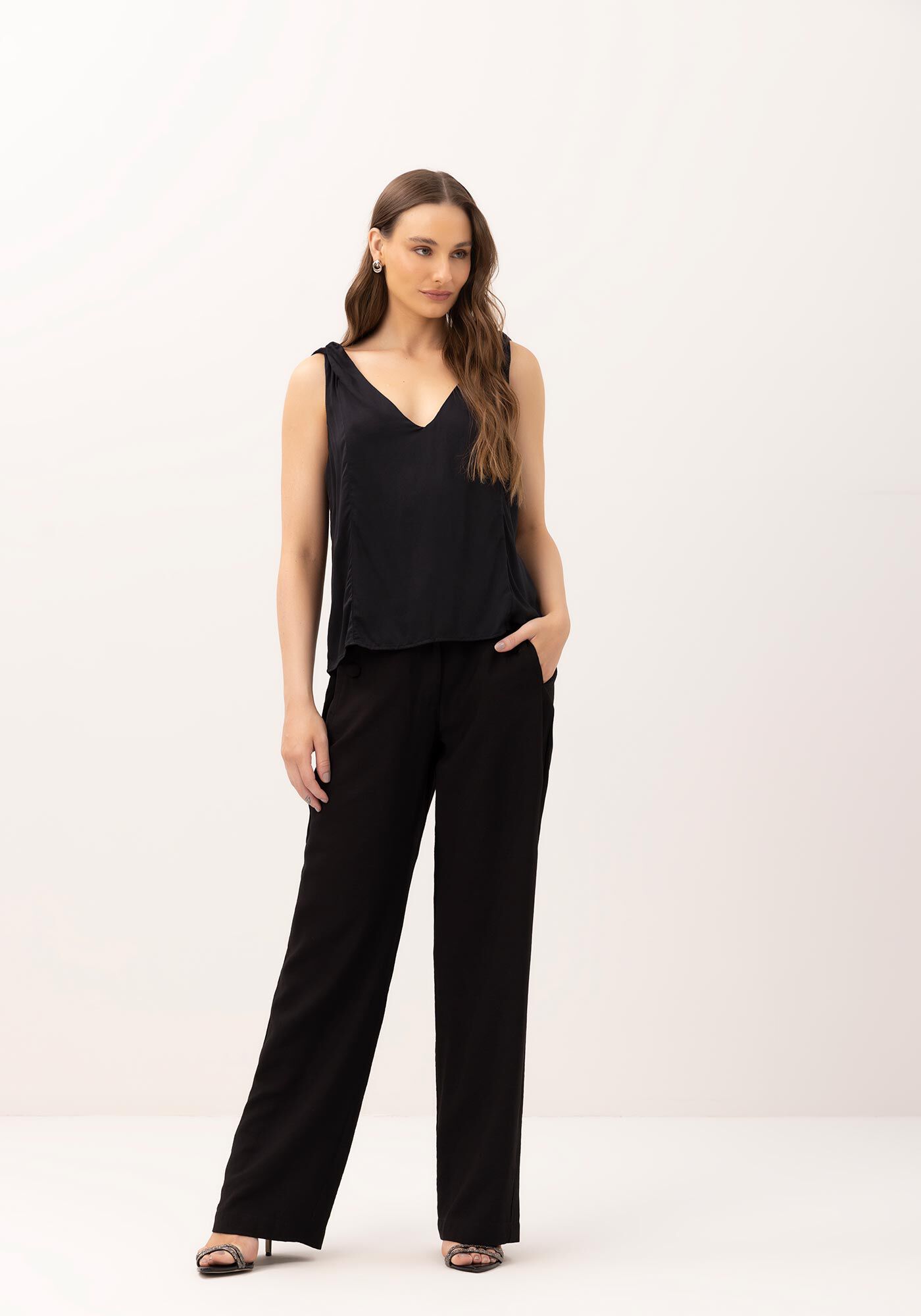 Blusa Decote V com Amarra&ccedil;&atilde;o Al&ccedil;as, , large.