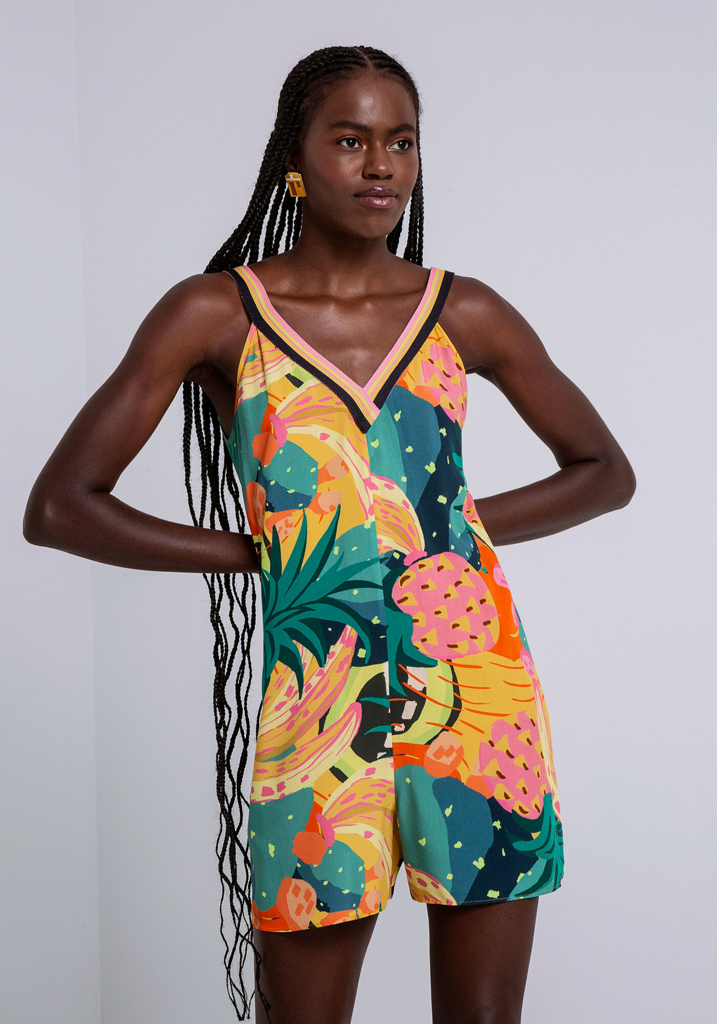 Macac&atilde;o Curto em Viscose com Retil&iacute;nea Al&ccedil;as, FRUTA DE PALMA, large.