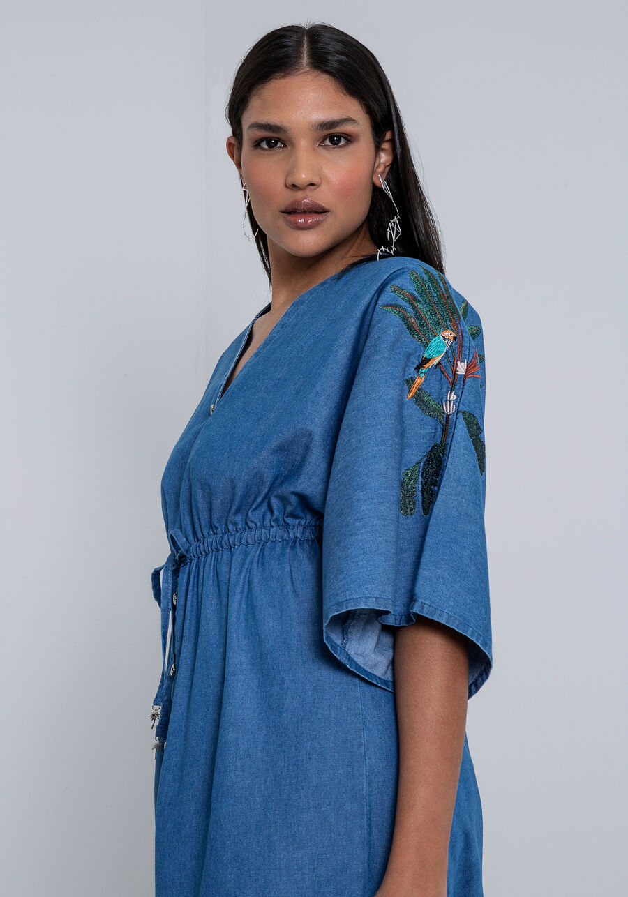 Vestido Midi em Jeans com Manga 3/4 e Bordado, JEANS. Vestido Midi em Jeans com Manga 3/4 e Bordado, JEANS, large.