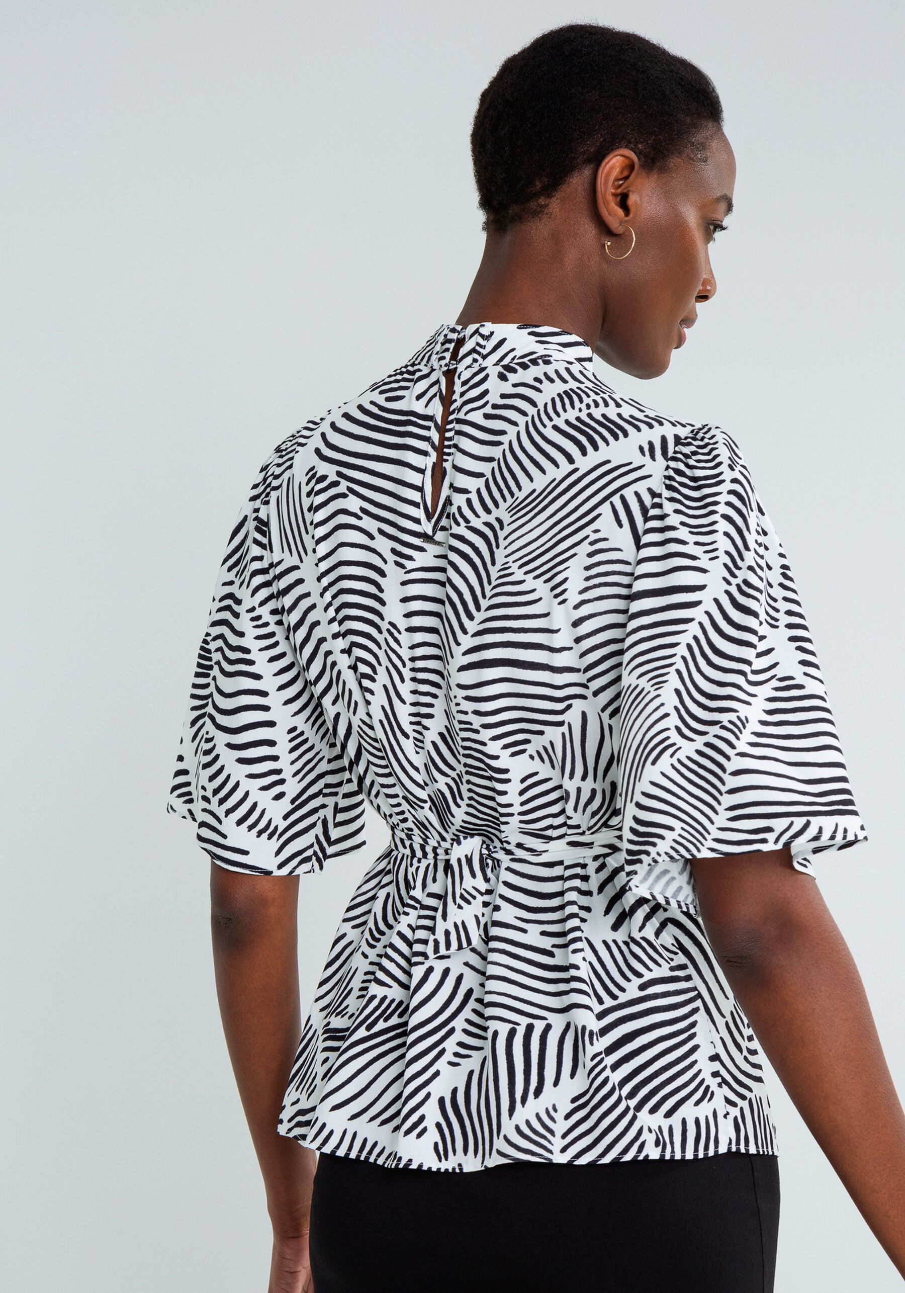 Blusa Corrente Gola Alta Estampa, REFLEXOS. Blusa Corrente Gola Alta Estampa, REFLEXOS, large.