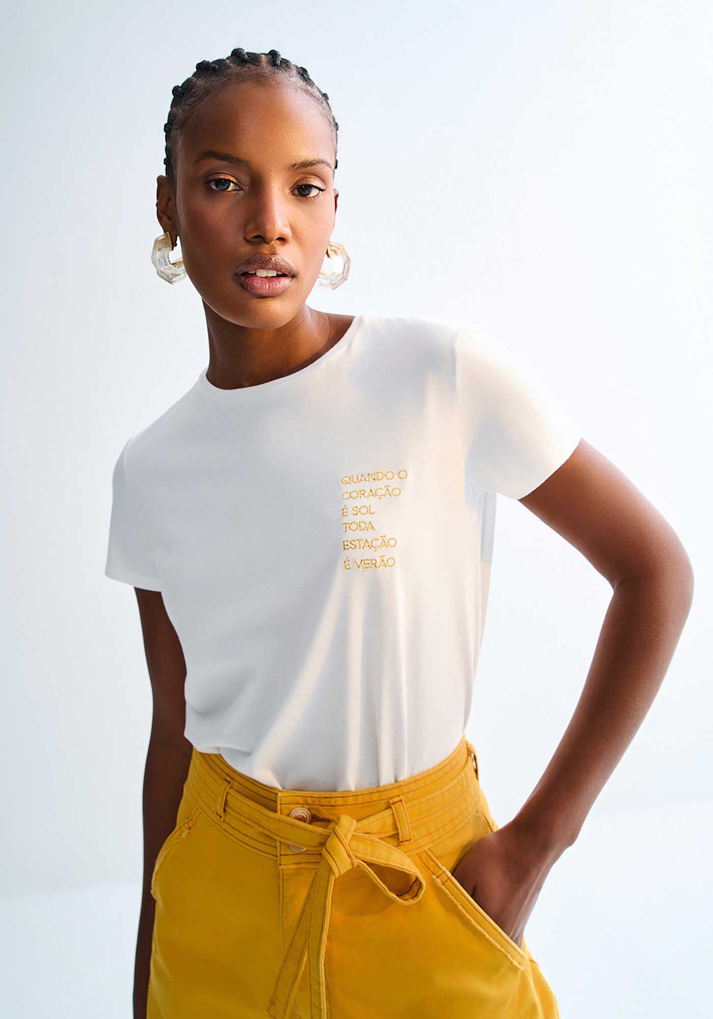 T-shirt em Malha Prime e Detalhe Bordado, BRANCO OFF WHITE, large.