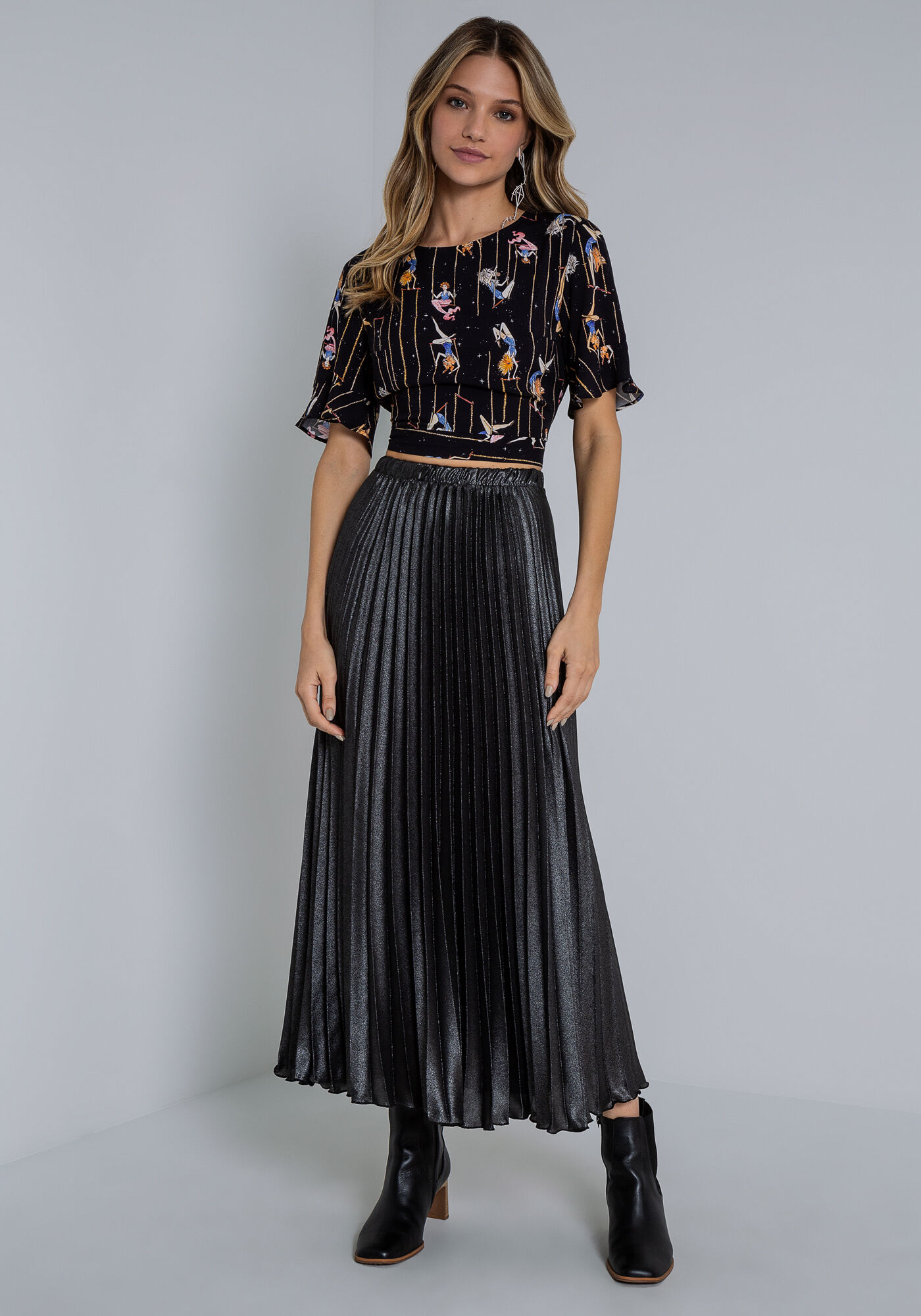 Saia plissada hotsell midi com bota