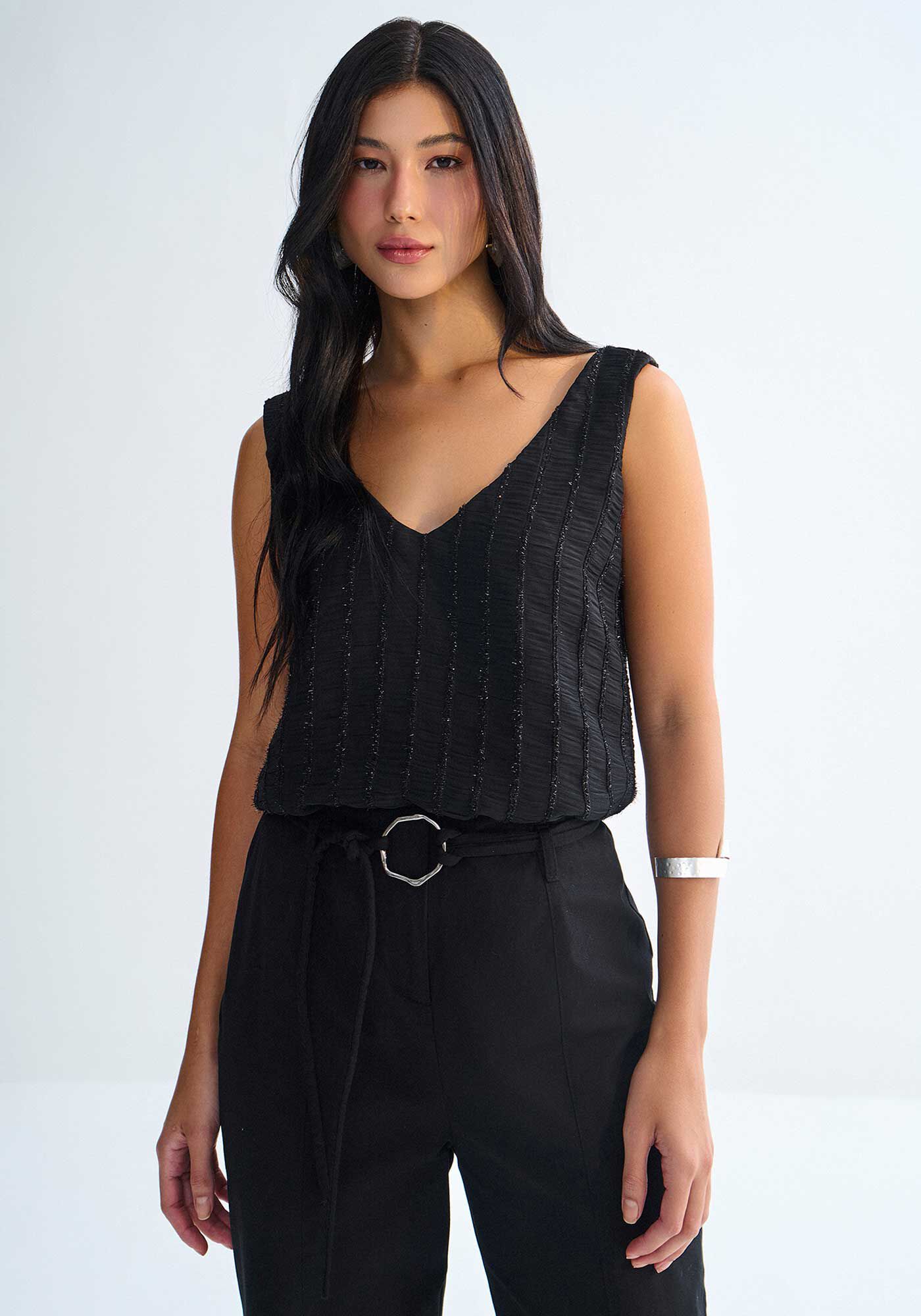 Regata Decote V em Tecido com Textura e Brilho, PRETO REATIVO, large.