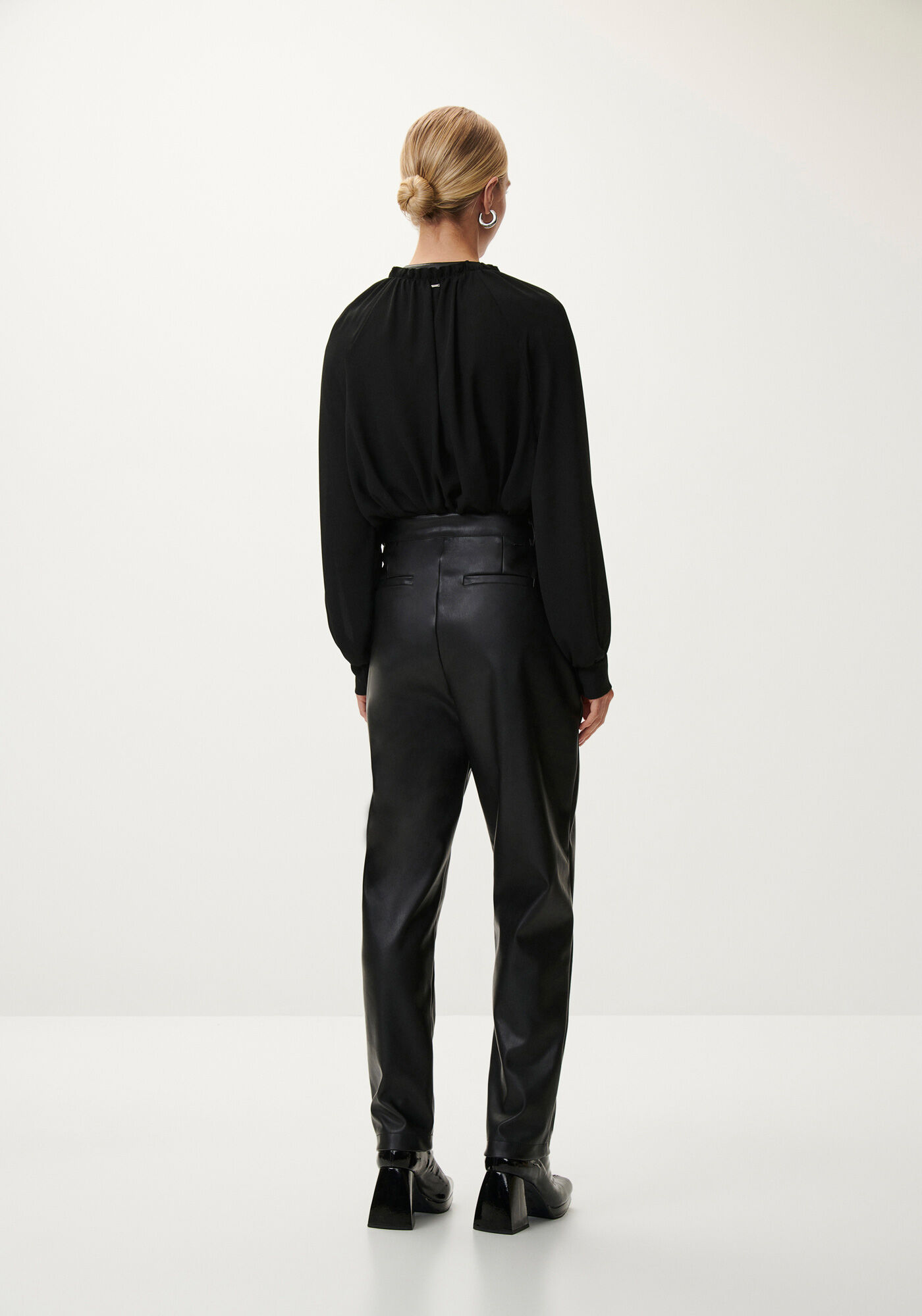 Blusa Manga Longa Ampla em Crepe com Gola PU, , large.