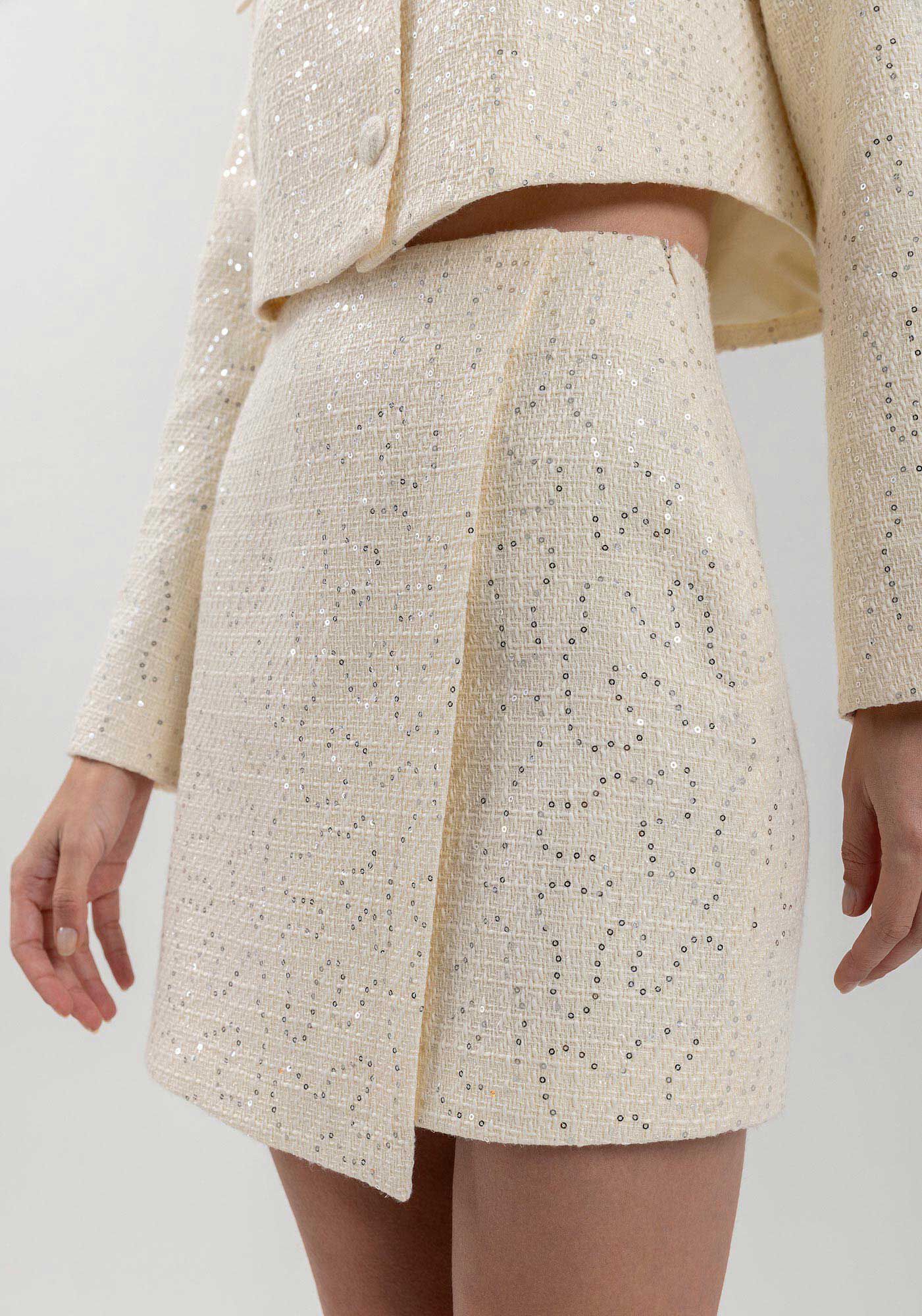 Saia Curta De Cintura Alta Em Tweed Com Paet&ecirc;s, BRANCO OFF WHITE, large.