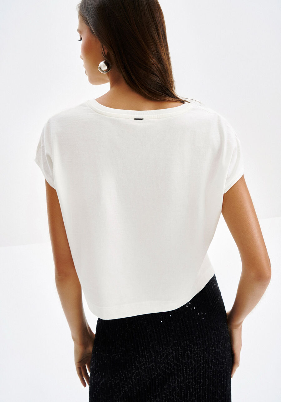 T-shirt em Malha com Máxi Paetês, BRANCO OFF WHITE. T-shirt em Malha com Máxi Paetês, BRANCO OFF WHITE, large.