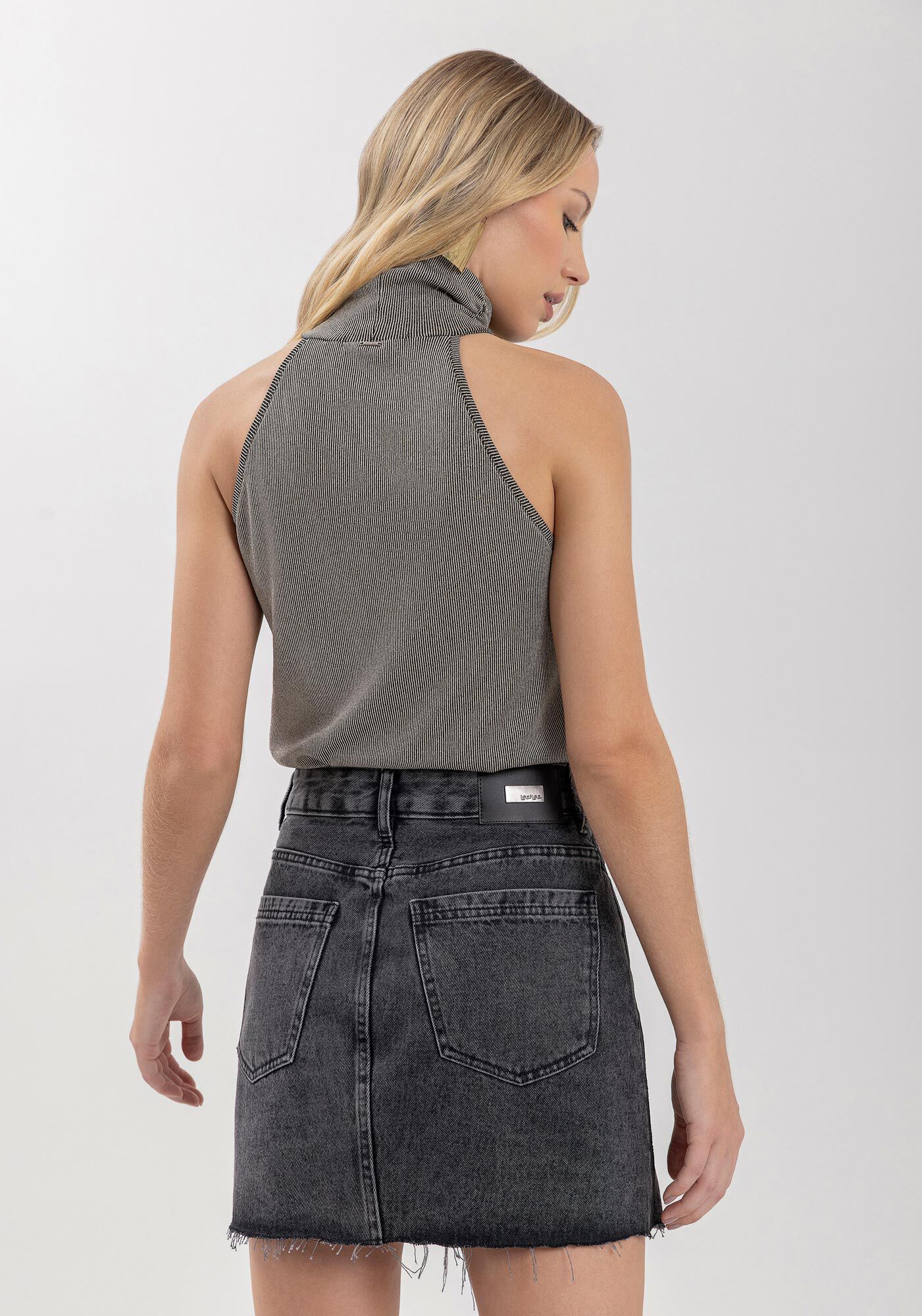 Saia Jeans Curta Estonada Com Cintura Alta E Barra Desfiada, , large.