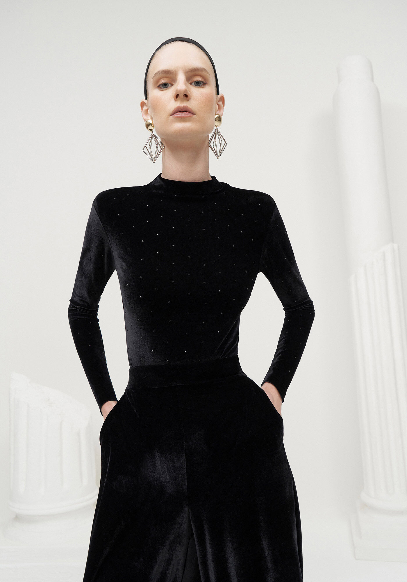 Blusa Manga Longa Cropped em Veludo com Strass, , large.