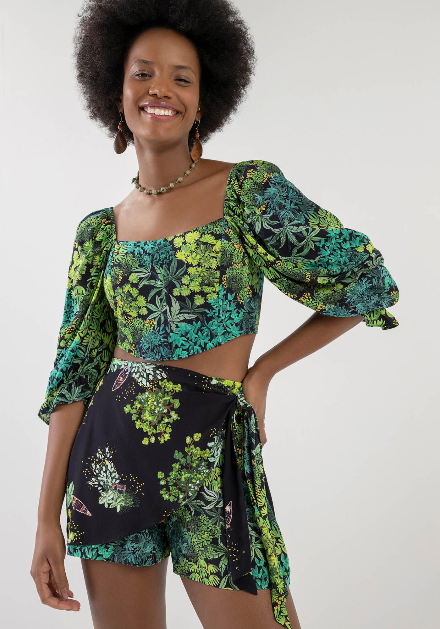 Shorts Estampado com Recorte Transpassado, , large.