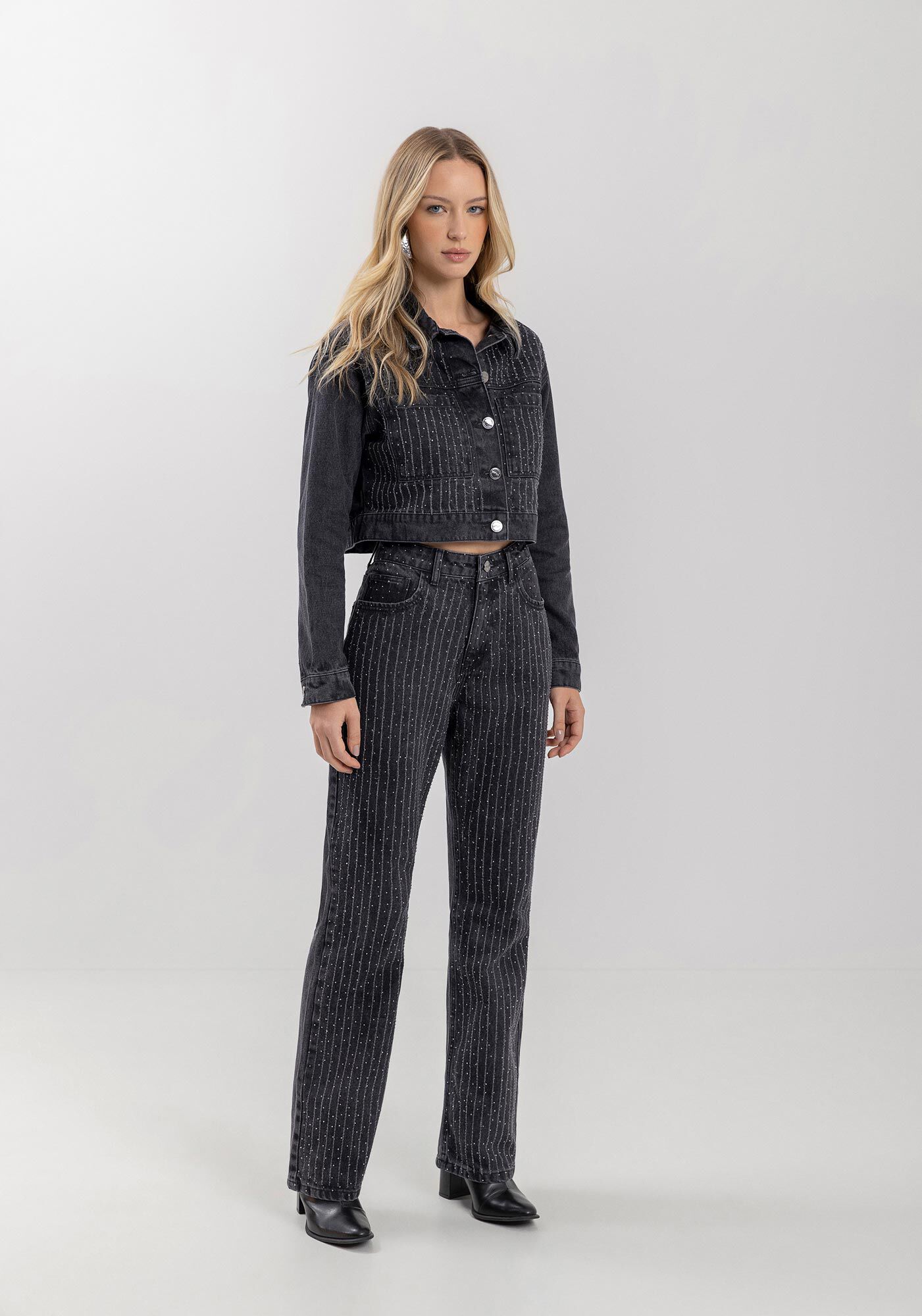 Cal&ccedil;a Jeans Reta Com Cintura Alta E Aplica&ccedil;&otilde;es De Brilhos, , large.