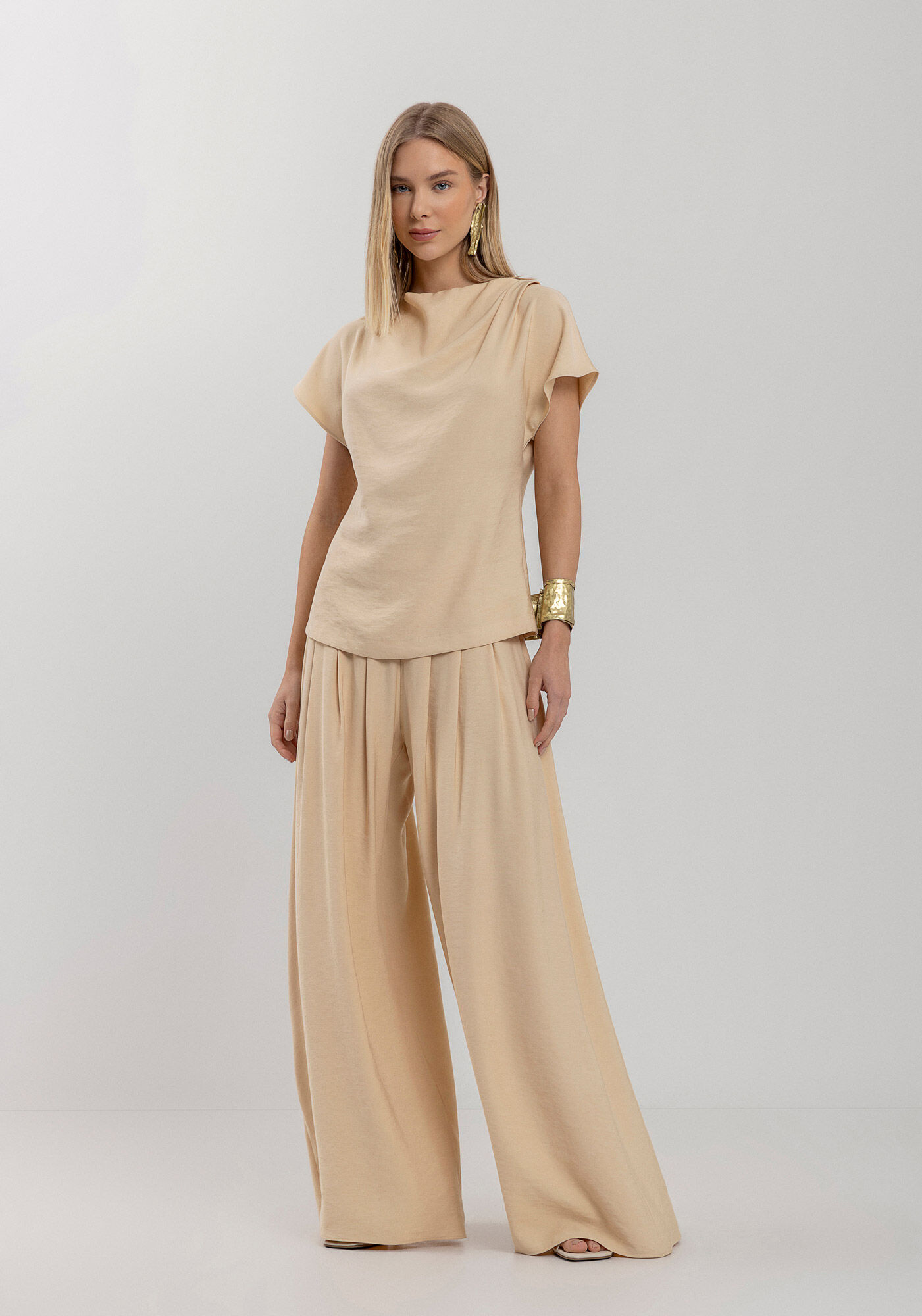 Blusa De Mangas Curtas Em Alfaiataria Com Z&iacute;per Posterior, , large.