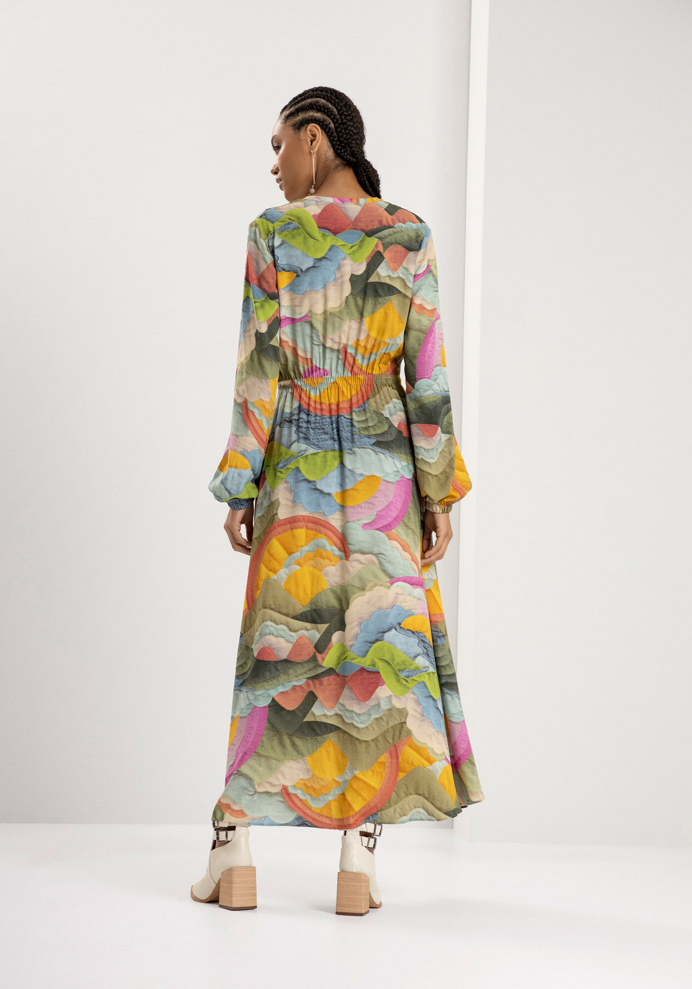 Vestido midi hotsell floral manga longa