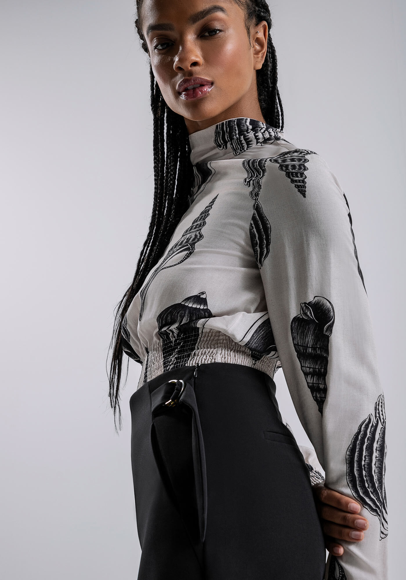 Shorts Tecido Petra com Detalhe C&oacute;s, PRETO REATIVO, large.