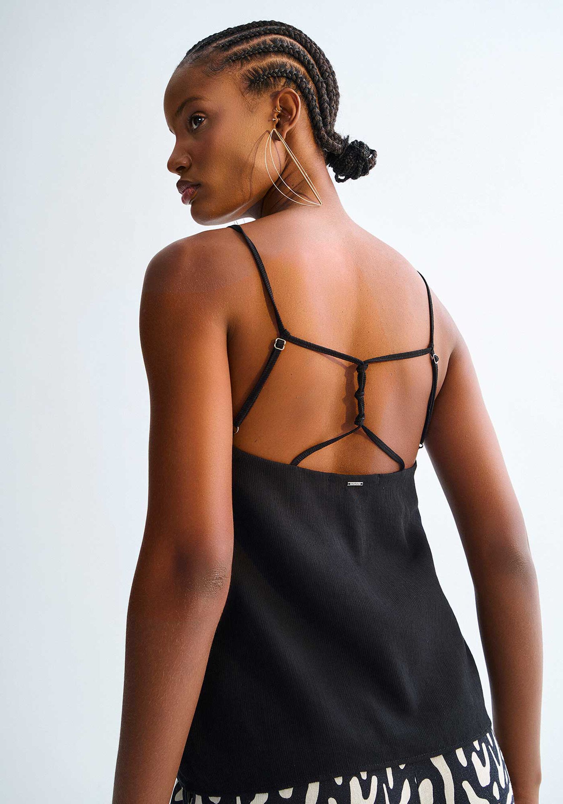 Blusa Decote V em Viscose Texturizada com Detalhe Costas, . Blusa Decote V em Viscose Texturizada com Detalhe Costas, , large.