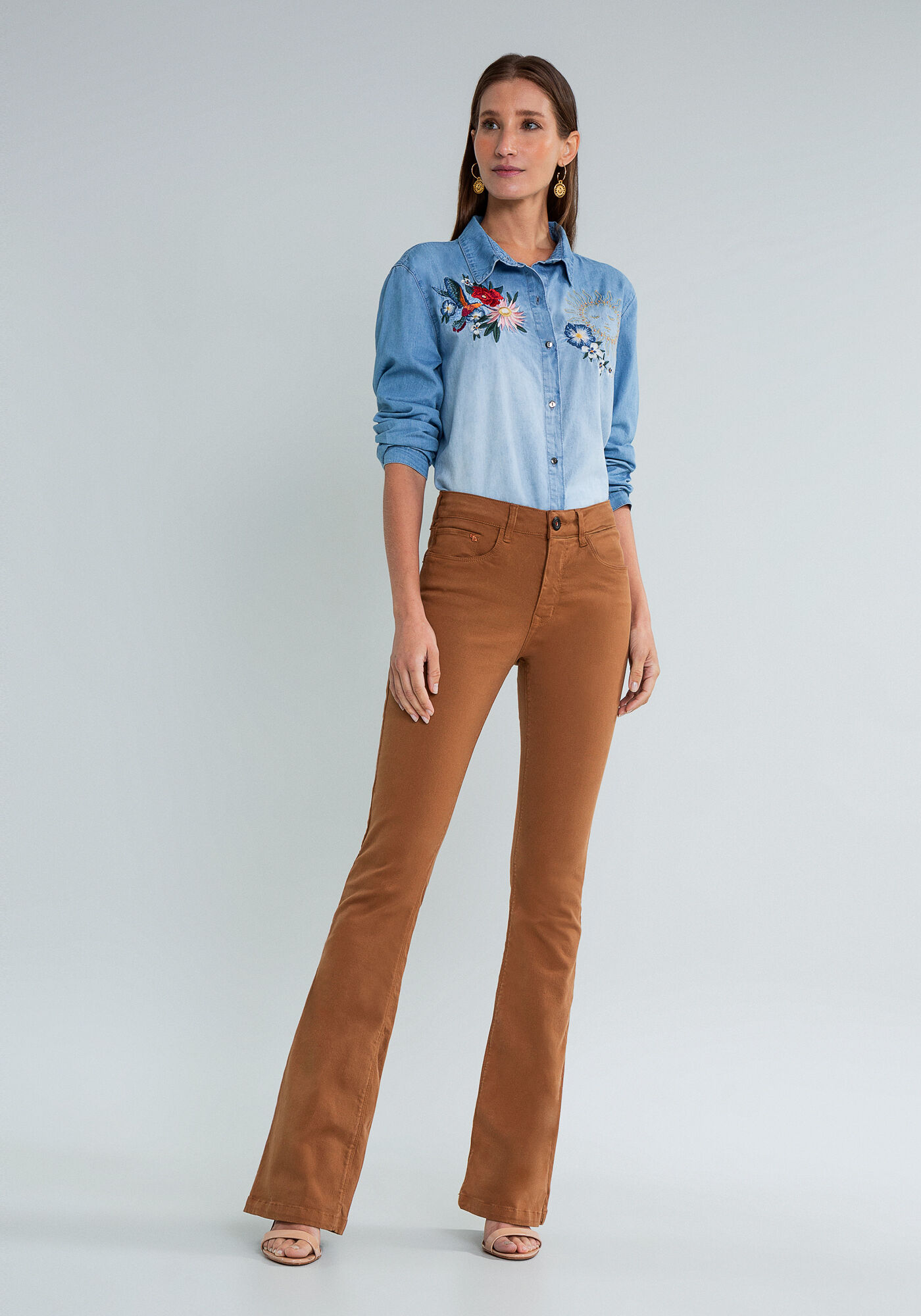 Calça flare marrom jeans top