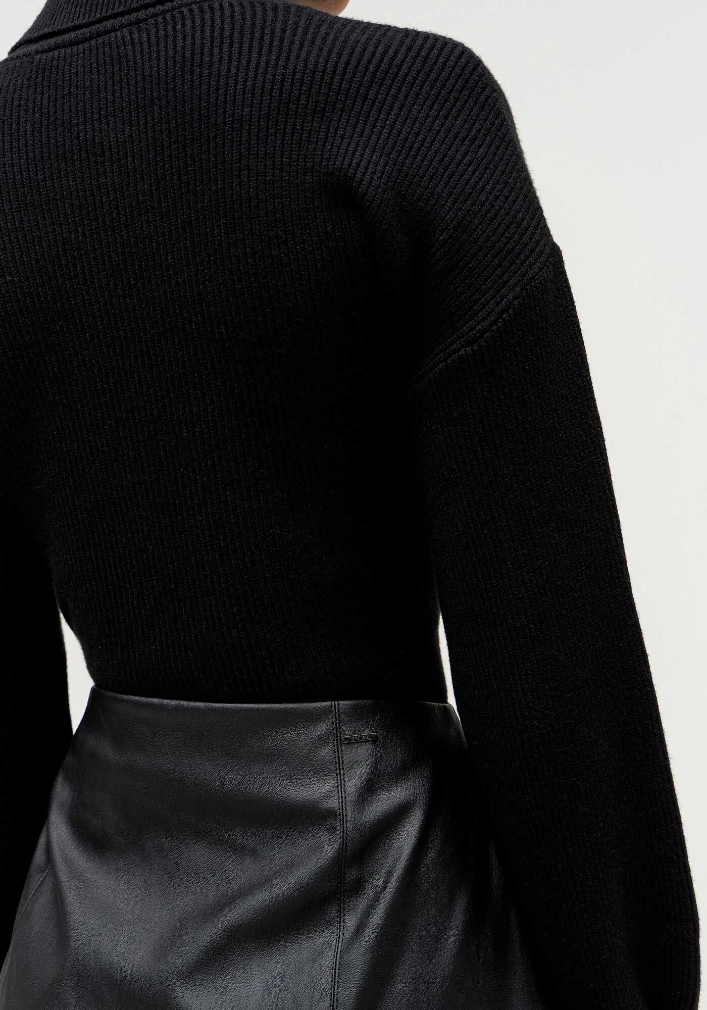 Saia Curta em PU com Detalhe Z&iacute;per, , large.