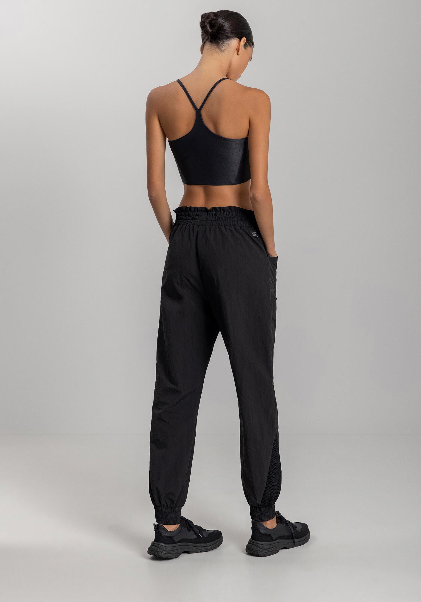 Cal&ccedil;a Jogging Com Cintura M&eacute;dia E Recortes Em Tela Move, PRETO, large.