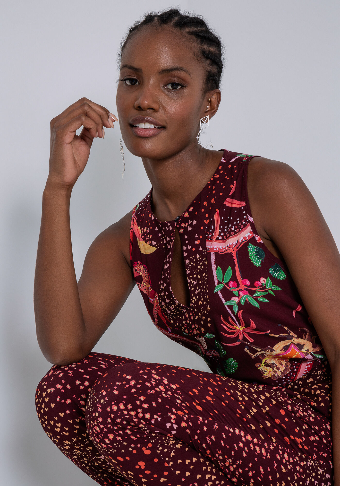 Blusa Sem Mangas com Recorte Decote, NOITE ENCANTADA, large.