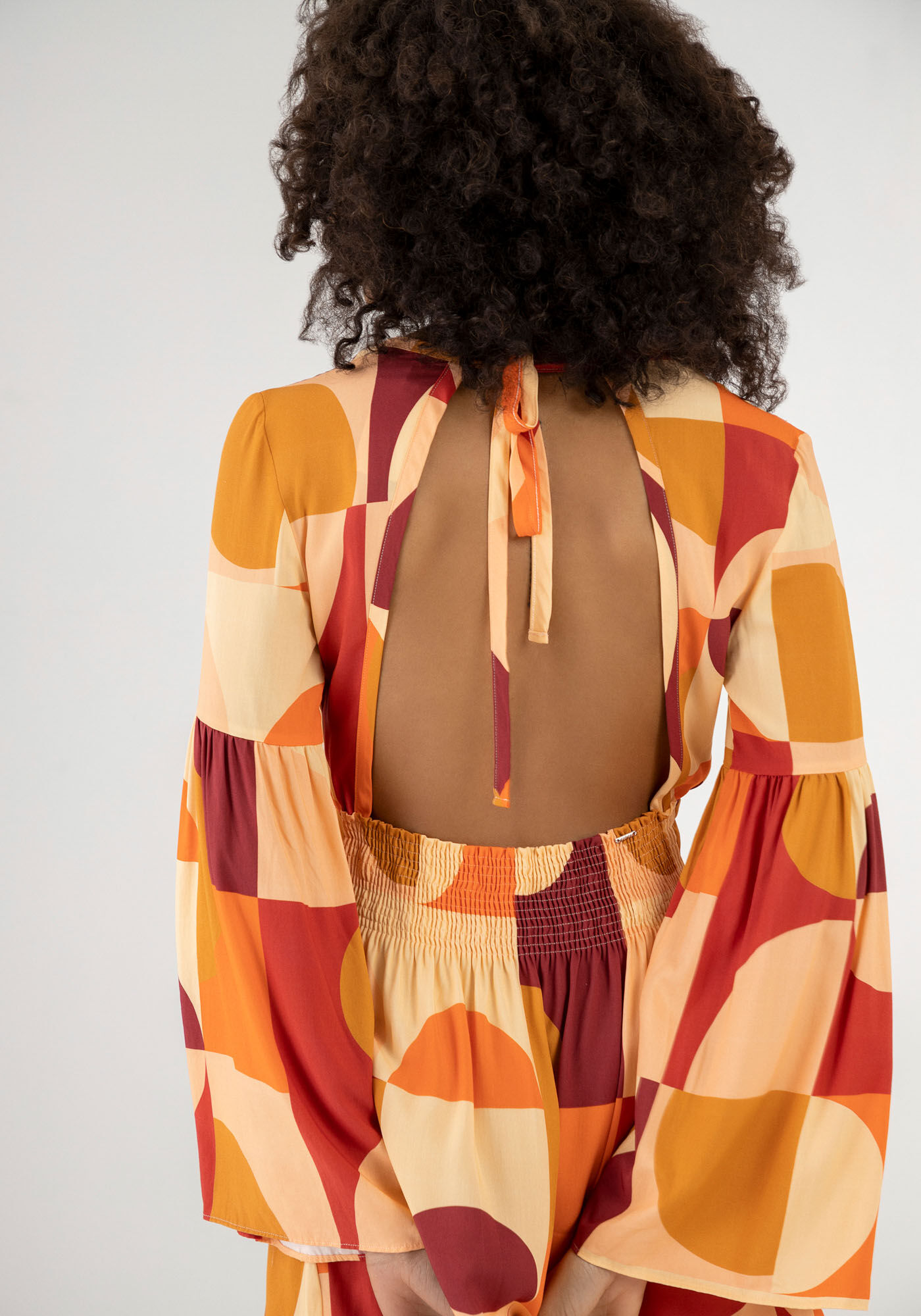 Vestido Curto em Viscose com Manga Longa Flare, , large.