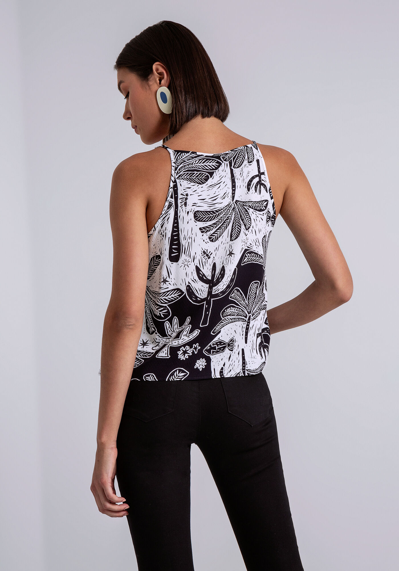 Blusa em Viscose com Detalhe Al&ccedil;as, XILOGRAVURA, large.