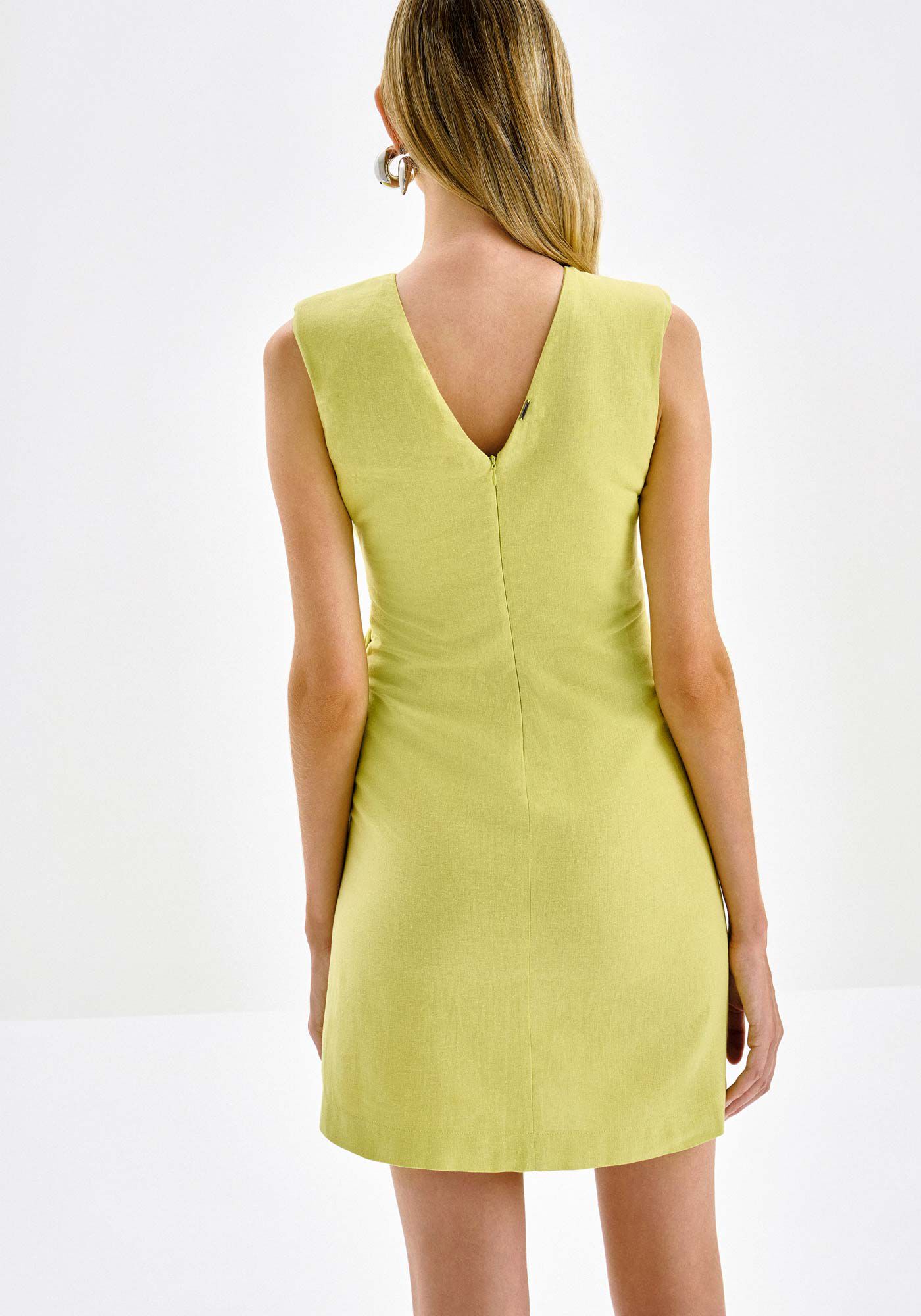 Vestido Curto em Linho com Recorte Torcido, , large.