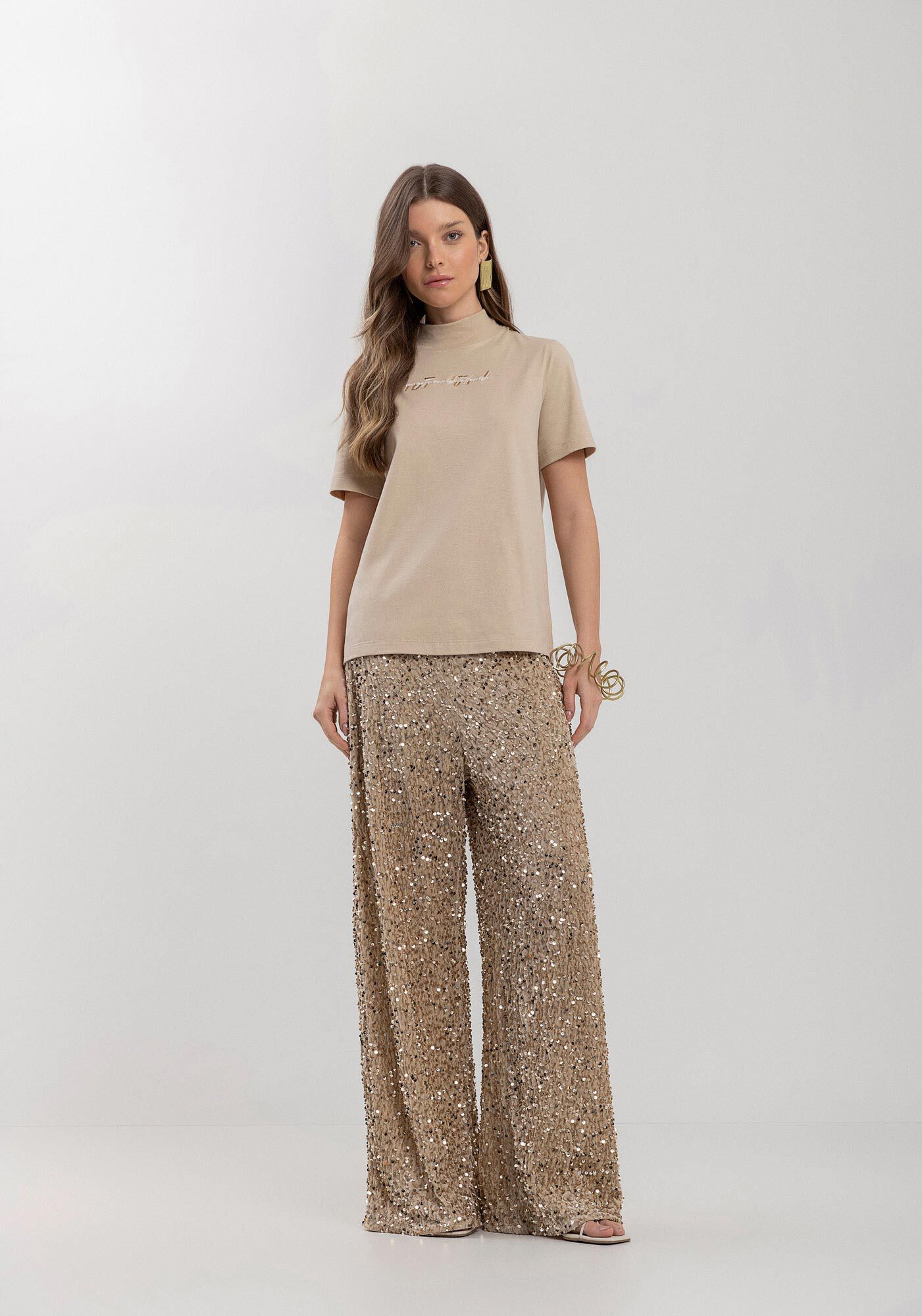 Blusa De Mangas Curtas Com Gola Alta E Bordado Frontal, BEGE CENTURY, large.