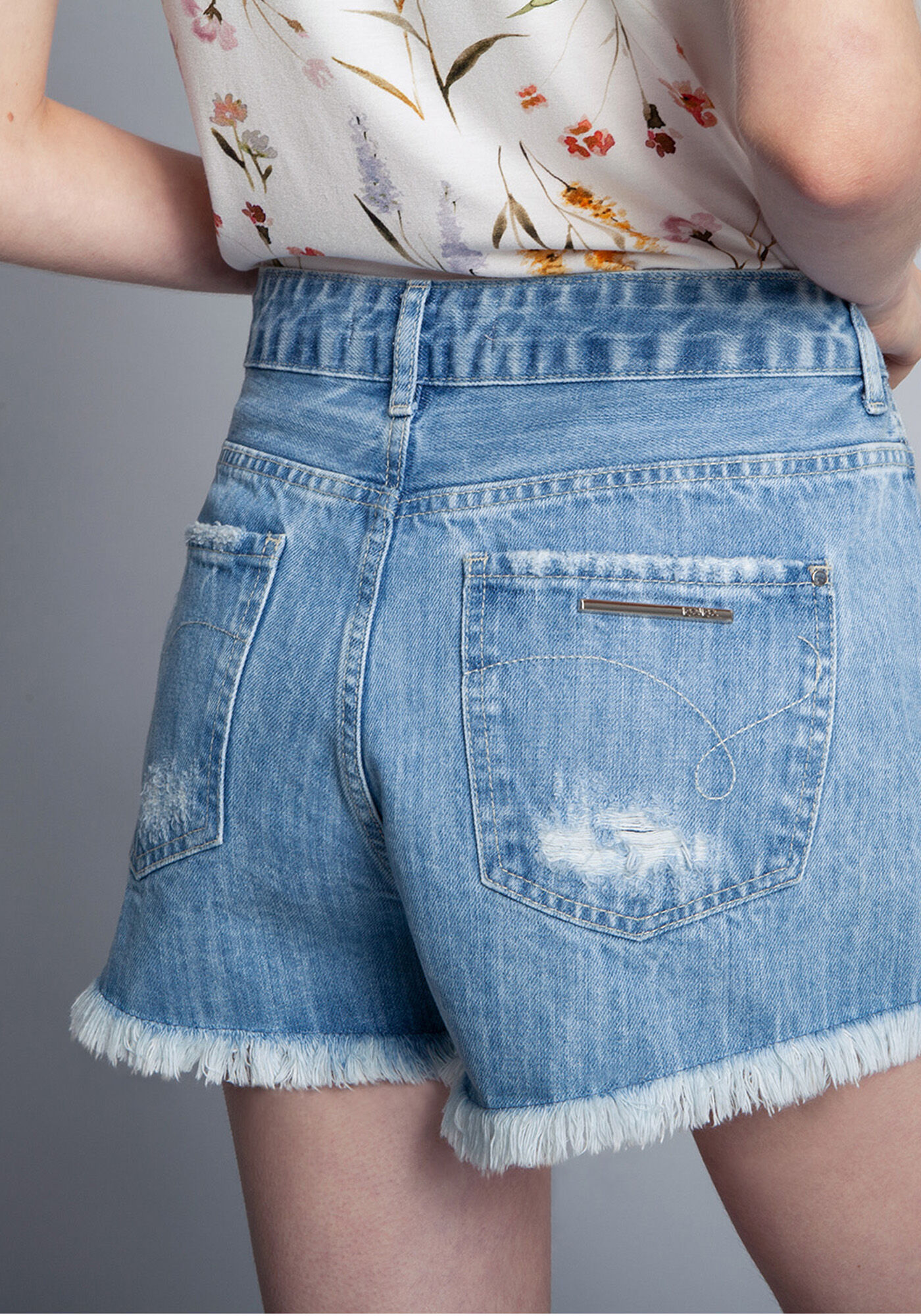 Short jeans lezalez 2025