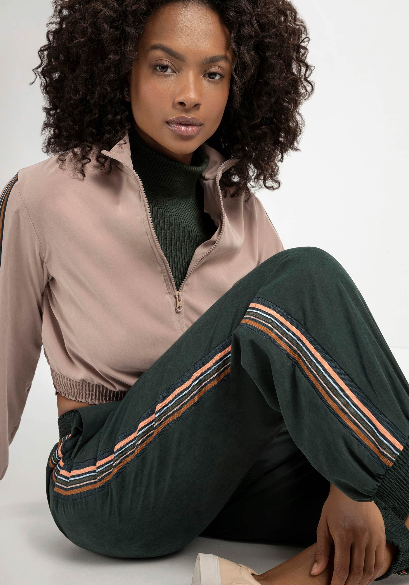 Cal&ccedil;a Jogging com Retil&iacute;nea Lateral, , large.