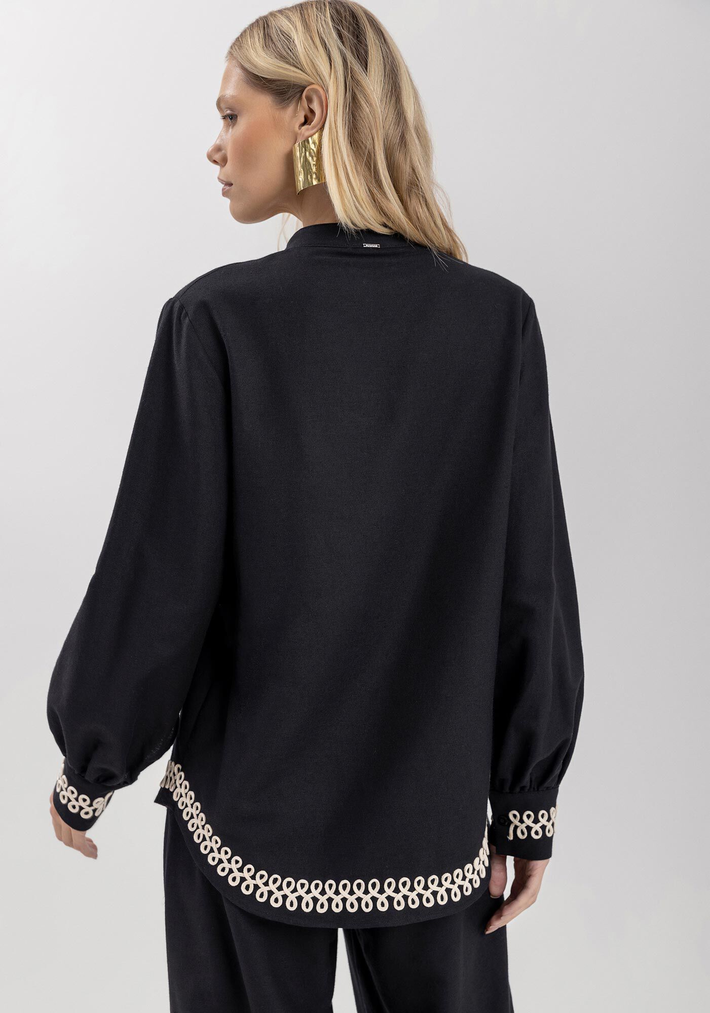Camisa Alongada Com Mangas Amplas E Bordados Em Alto Relevo, PRETO, large.