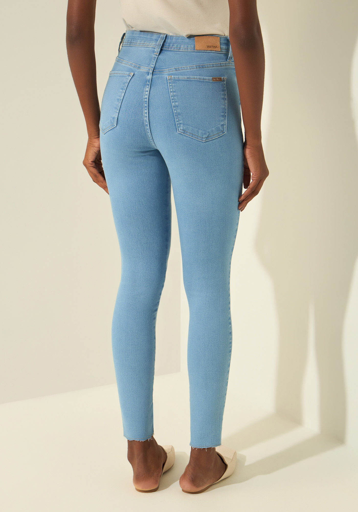 Cal&ccedil;a Jeans Skinny Cropped Com Cintura Alta E Elastano, JEANS, large.