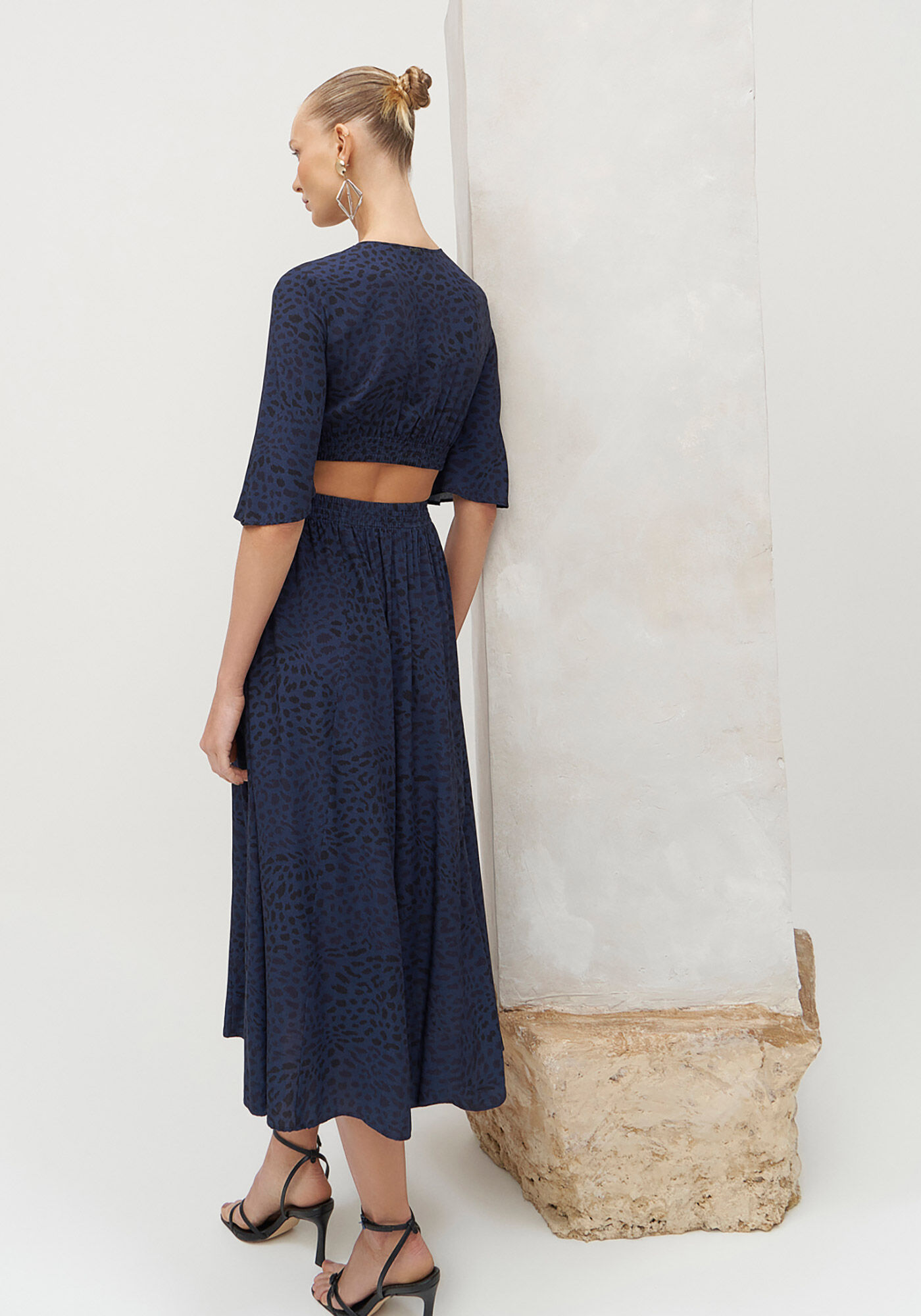 Vestido Midi Manga Flare com Cut Costas, LEOPARDO, large.